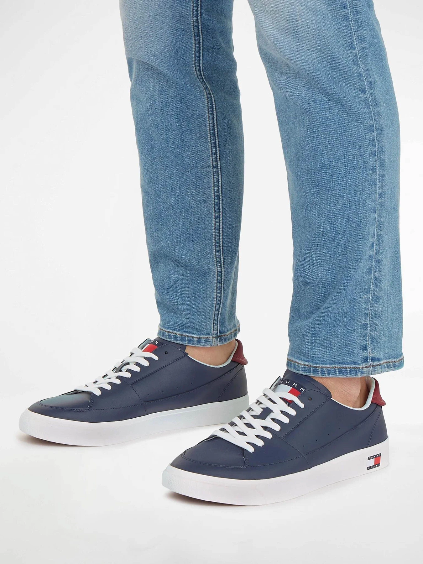 Кеды Tommy Hilfiger Contrast Heel Lace Up модель EM0EM01341-C87 Кеды Tommy Hilfiger Contrast Heel Lace Up модель EM0EM01341-C87 Фото