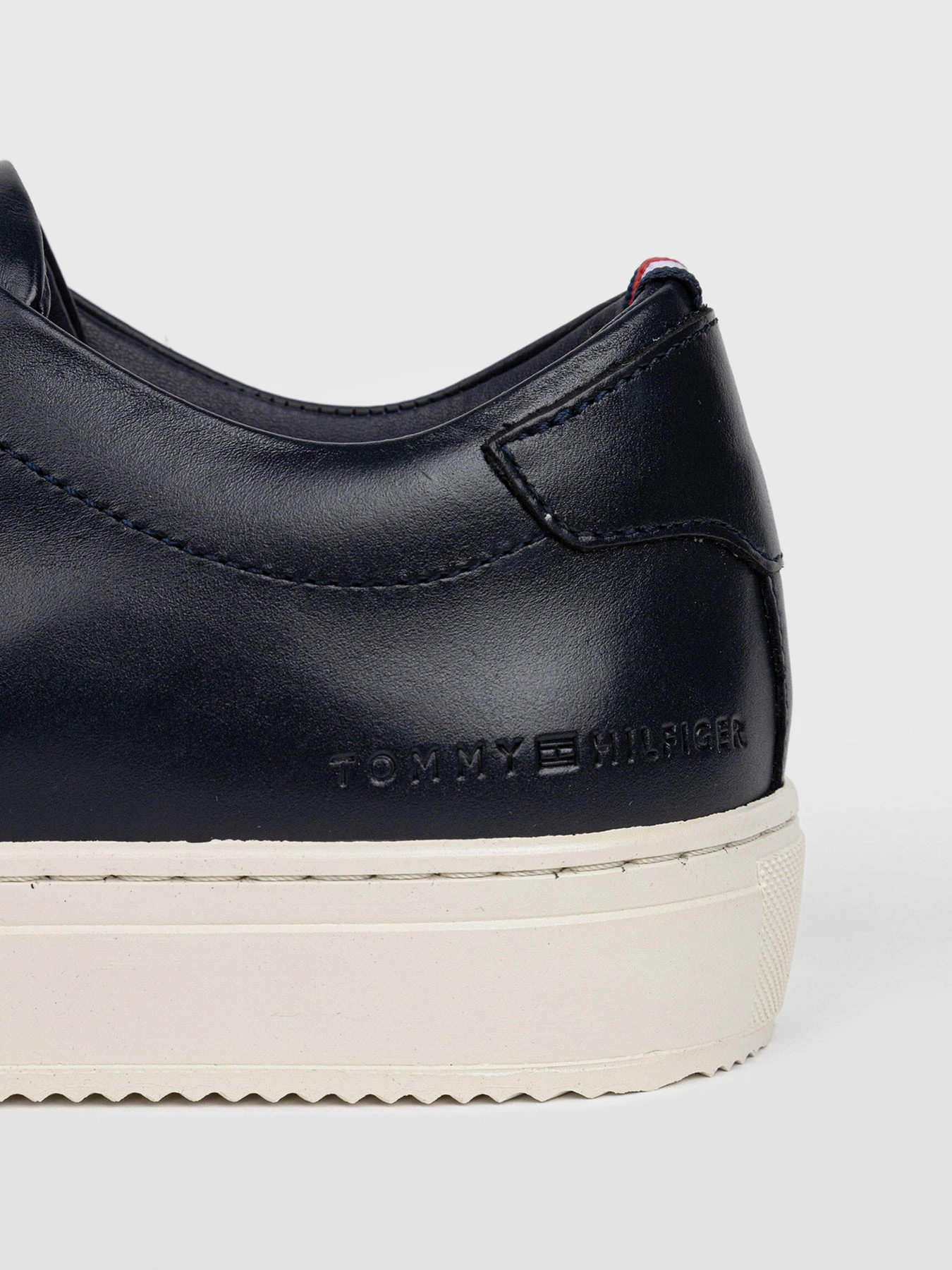 Кеды Tommy Hilfiger Premium Heritage Leather Cupsole Trainers модель FM0FM04851-DW5 Кеды Tommy Hilfiger Premium Heritage Leather Cupsole Trainers модель FM0FM04851-DW5 Фото