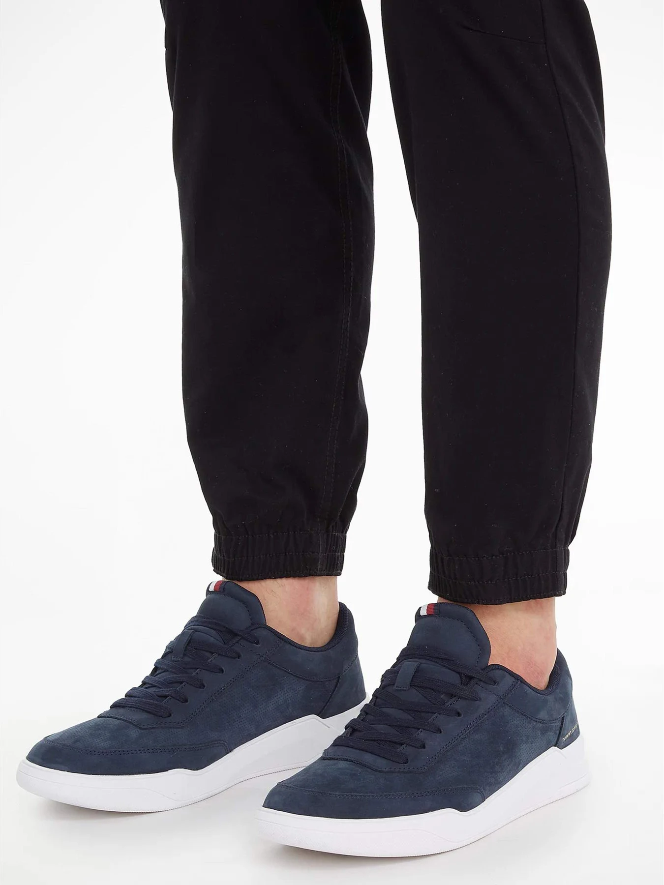 Кроссовки Tommy Hilfiger Elevated Nubuck Leather Cupsole Trainers модель FM0FM04933-DW5 Фото