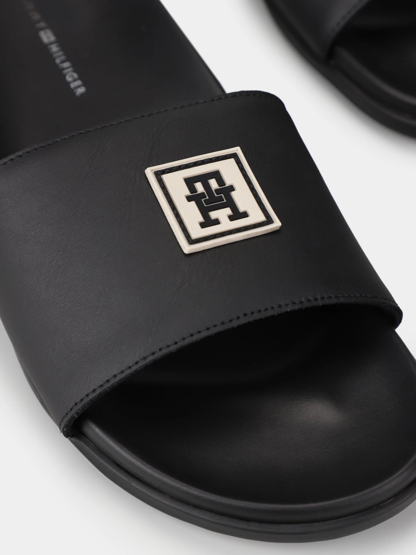 Шльопанці Tommy Hilfiger модель FM0FM05031-BDS Фото
