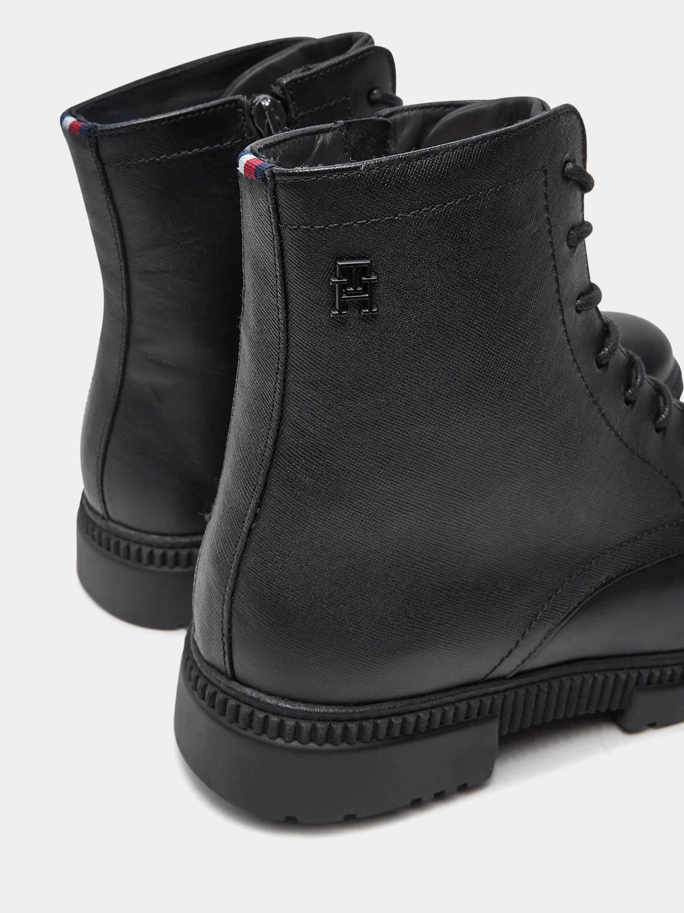 Ботинки и сапоги Tommy Hilfiger модель FM0FM05182-BDS Ботинки и сапоги Tommy Hilfiger модель FM0FM05182-BDS Фото