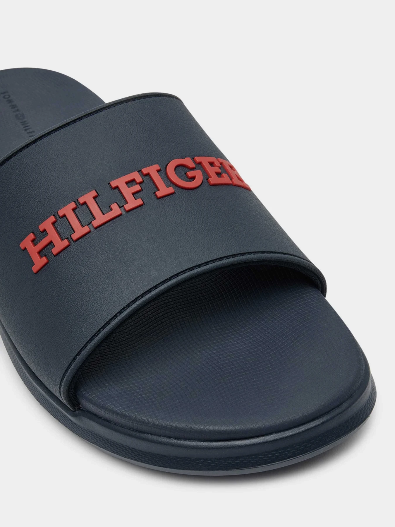 Шлёпанцы Tommy Hilfiger модель FM0FM05430-DW5 Шлёпанцы Tommy Hilfiger модель FM0FM05430-DW5 Фото