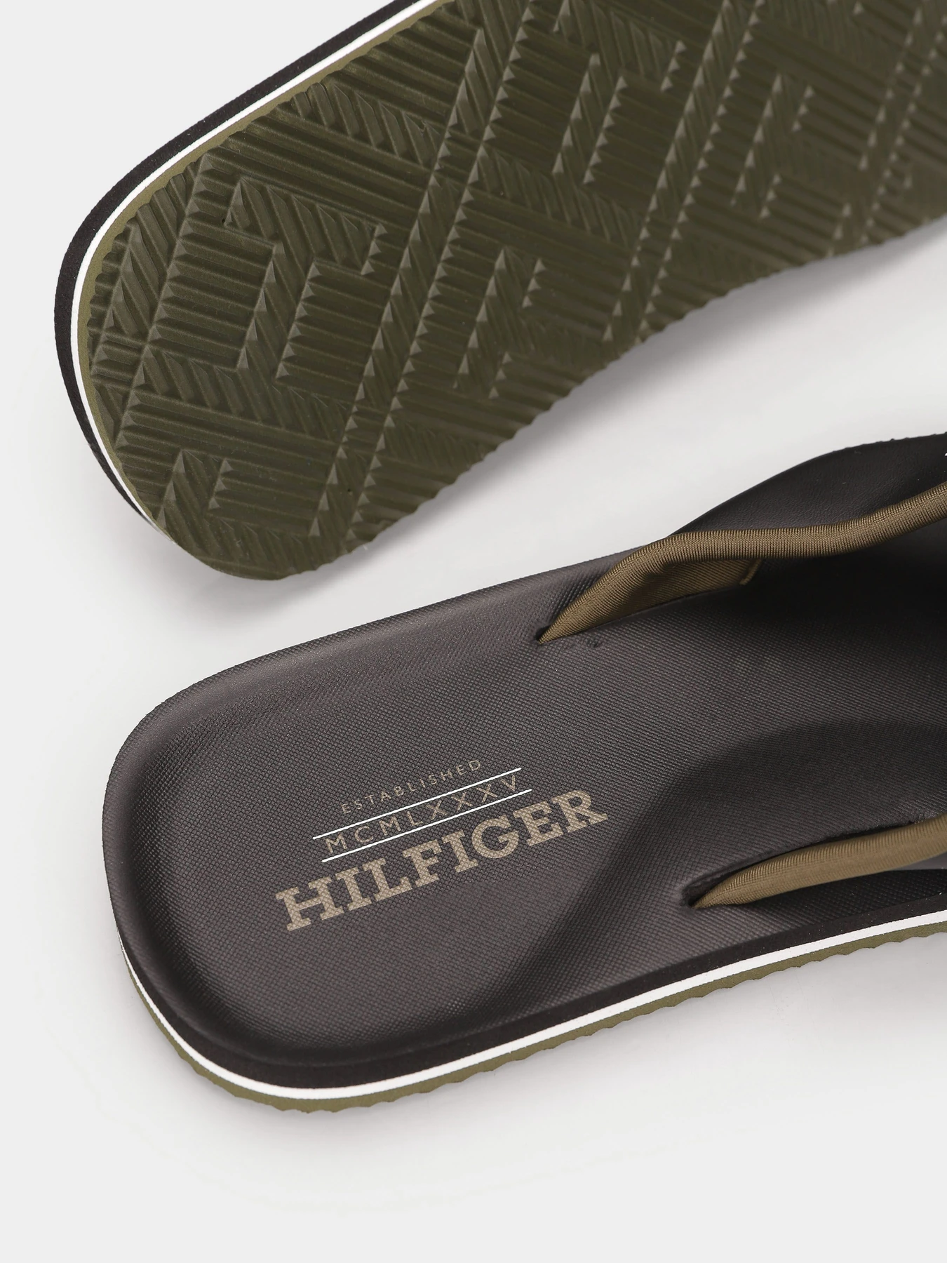 Шлёпанцы Tommy Hilfiger модель FM0FM05440-BDS Шлёпанцы Tommy Hilfiger модель FM0FM05440-BDS Фото