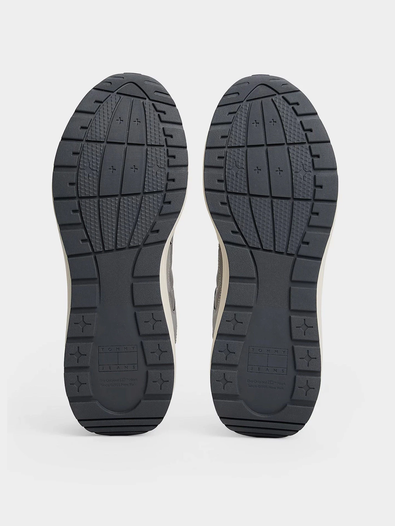 Кроссовки Tommy Hilfiger модель EM0EM01581-PRZ Кроссовки Tommy Hilfiger модель EM0EM01581-PRZ Фото