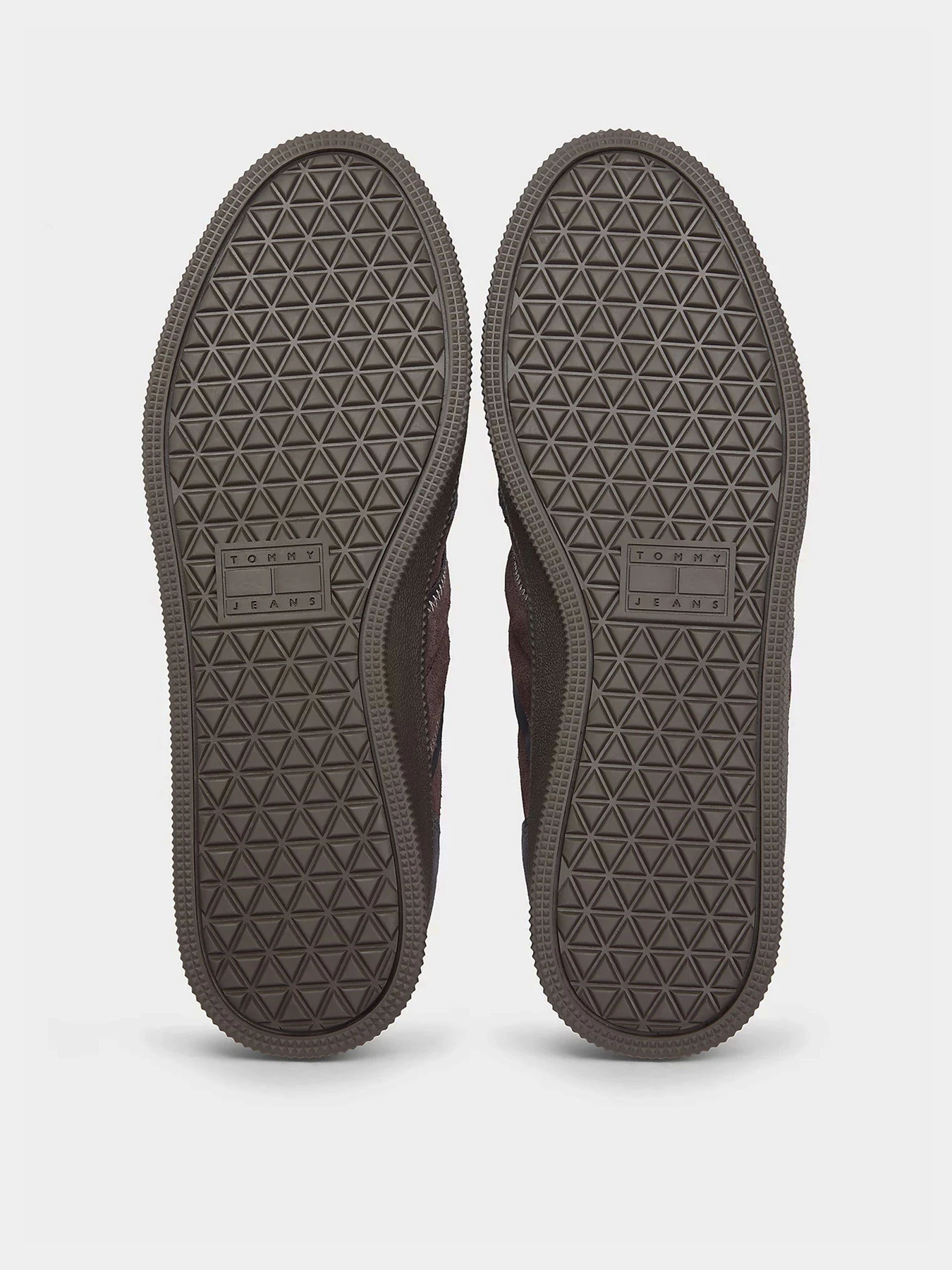 Кеды Tommy Hilfiger THE GREENWICH EDGE SUEDE модель EM0EM01662-PT2 Кеды Tommy Hilfiger THE GREENWICH EDGE SUEDE модель EM0EM01662-PT2 Фото