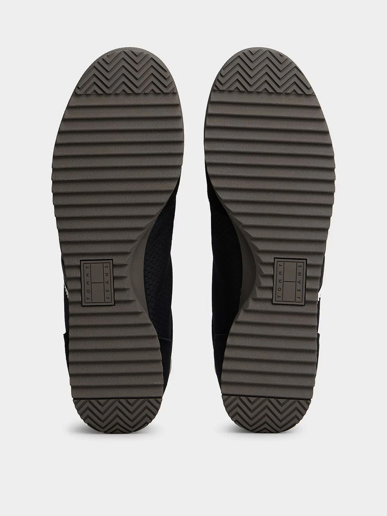 Кросівки Tommy Hilfiger TJM RETRO RUNNER CLEATED WINTE модель EM0EM01664-BDS Кросівки Tommy Hilfiger TJM RETRO RUNNER CLEATED WINTE модель EM0EM01664-BDS Фото