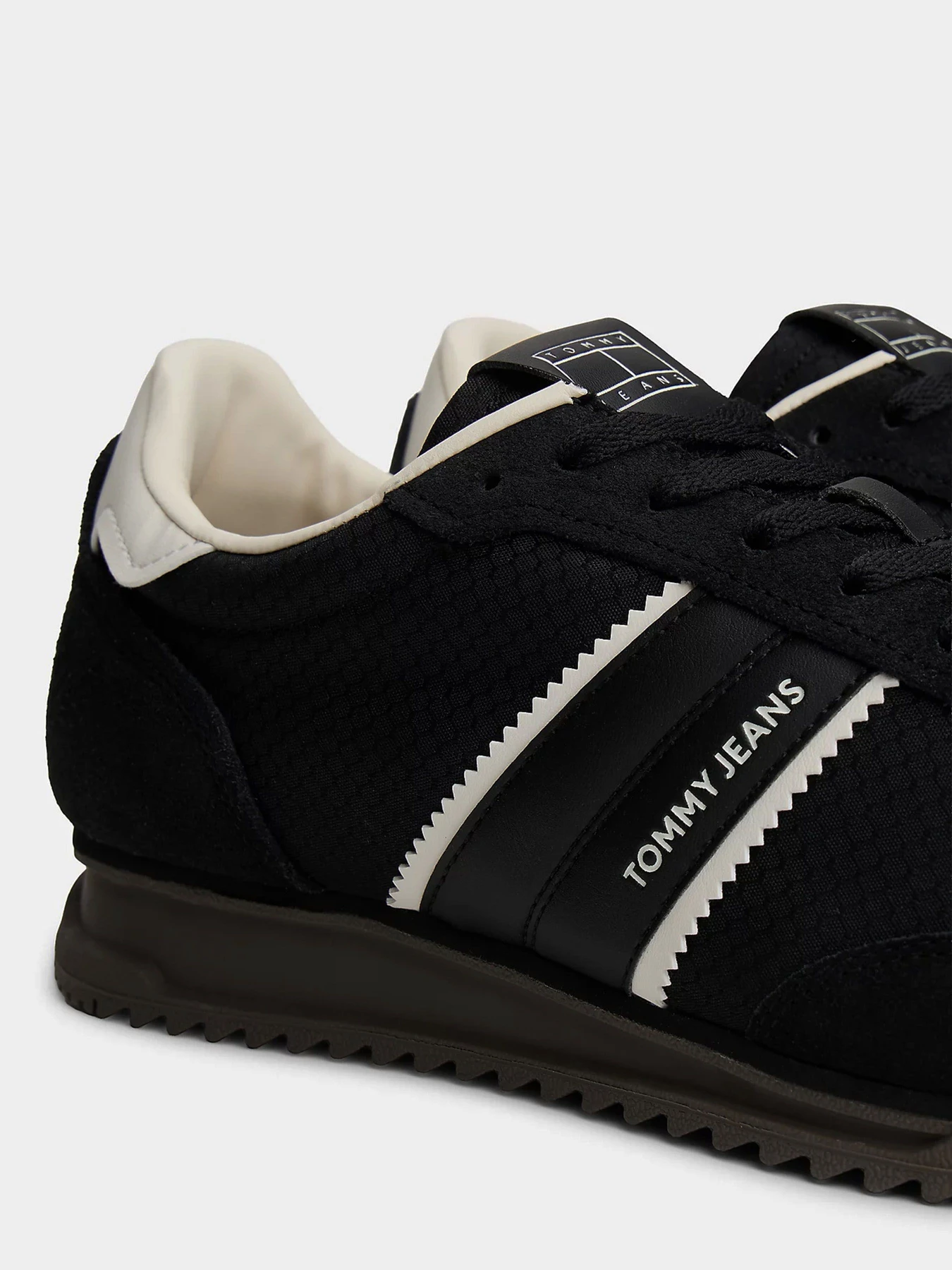 Кросівки Tommy Hilfiger TJM RETRO RUNNER CLEATED WINTE модель EM0EM01664-BDS Кросівки Tommy Hilfiger TJM RETRO RUNNER CLEATED WINTE модель EM0EM01664-BDS Фото