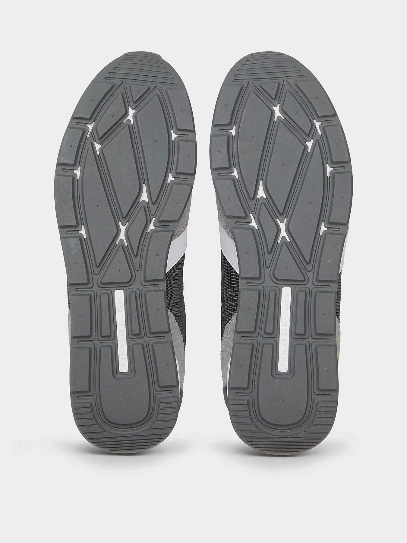 Кроссовки Tommy Hilfiger RUNNER ICON MIX модель FM0FM05679-PRY Кроссовки Tommy Hilfiger RUNNER ICON MIX модель FM0FM05679-PRY Фото