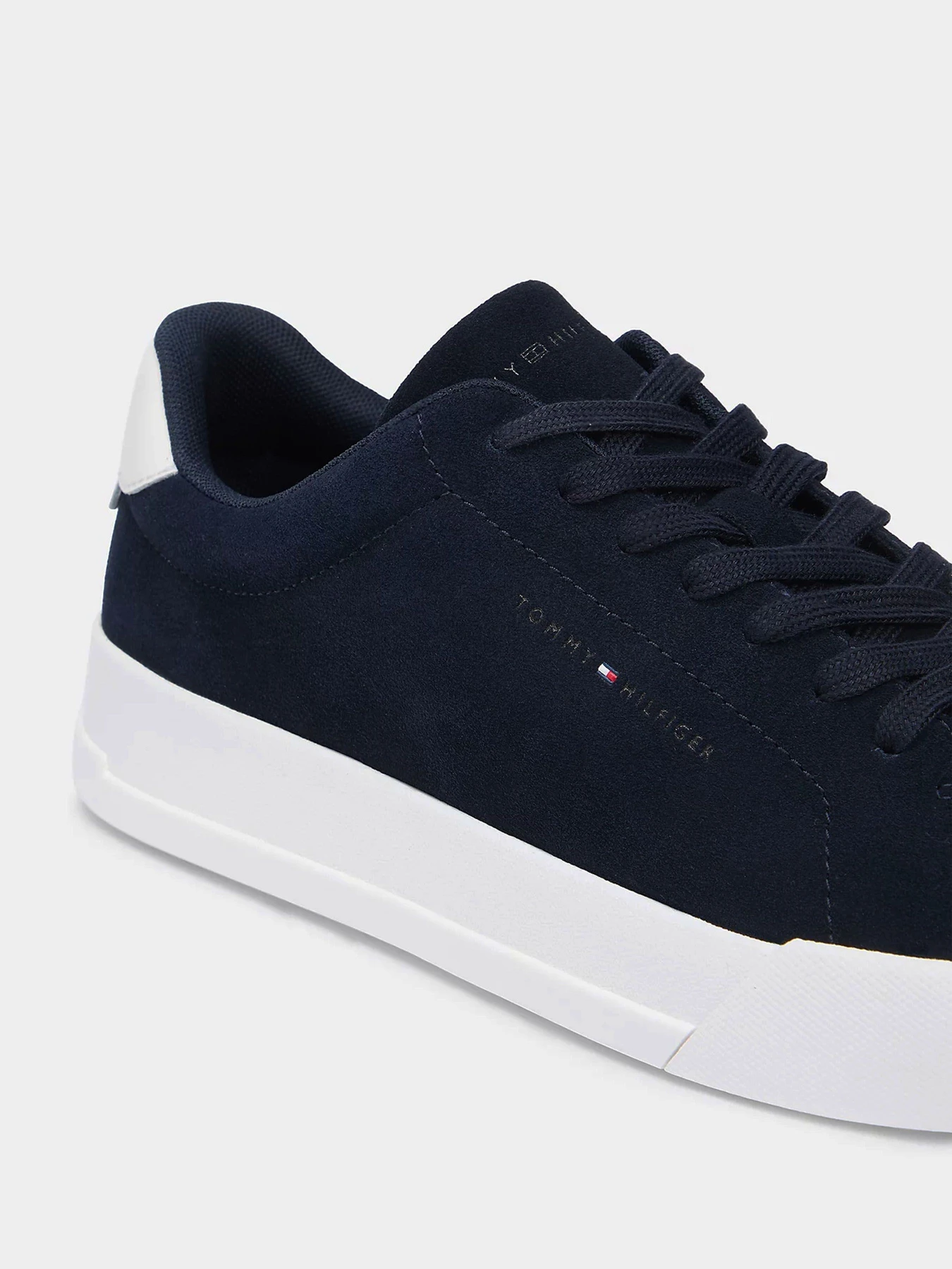 Кеды Tommy Hilfiger TH COURT CORE SUEDE модель FM0FM05716-DW5 Кеды Tommy Hilfiger TH COURT CORE SUEDE модель FM0FM05716-DW5 Фото