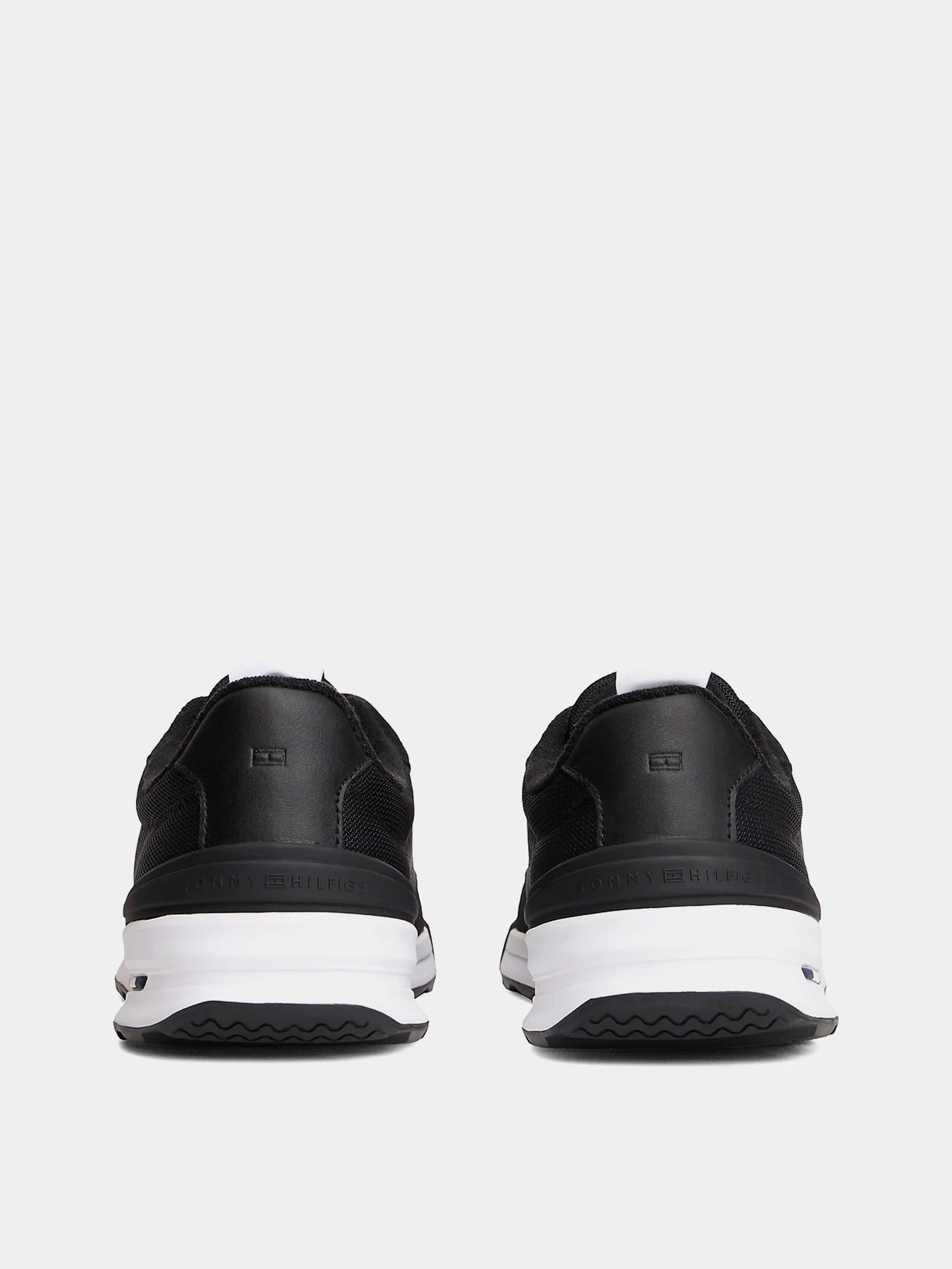 Кроссовки Tommy Hilfiger NU RETRO RUNNER SEASONAL модель FM0FM05722-BDS Кроссовки Tommy Hilfiger NU RETRO RUNNER SEASONAL модель FM0FM05722-BDS Фото