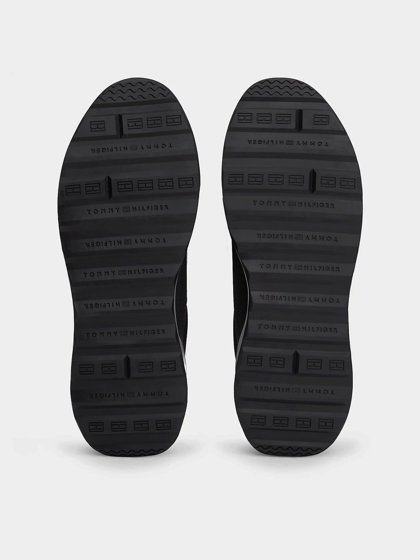 Кроссовки Tommy Hilfiger NU RETRO RUNNER SEASONAL модель FM0FM05722-BDS Кроссовки Tommy Hilfiger NU RETRO RUNNER SEASONAL модель FM0FM05722-BDS Фото