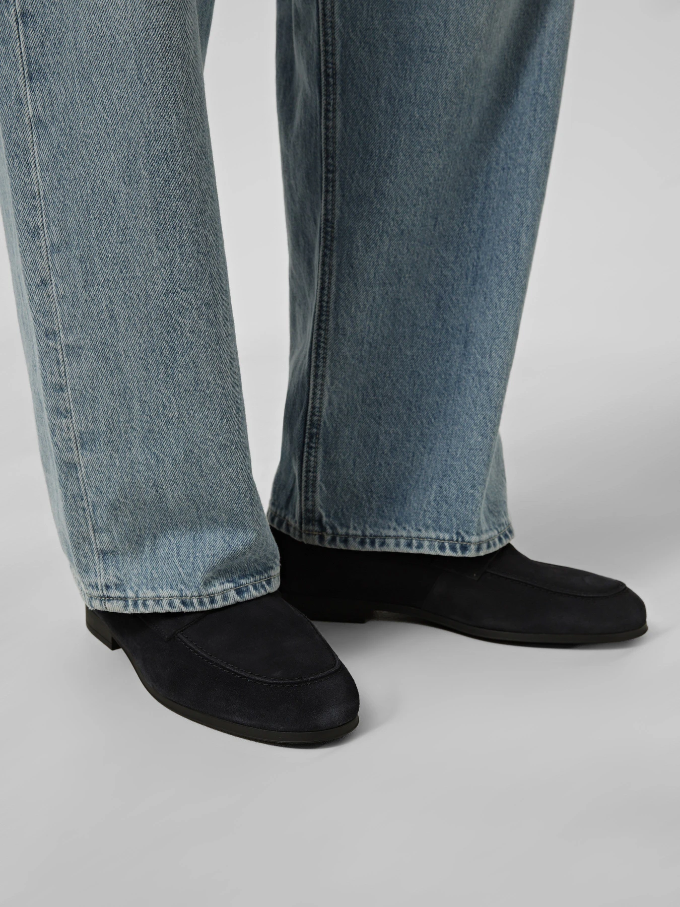 Туфли и лоферы Tommy Hilfiger FLEXIBLE SLIM SUEDE LOAFER модель FM0FM05745-DW5 Туфли и лоферы Tommy Hilfiger FLEXIBLE SLIM SUEDE LOAFER модель FM0FM05745-DW5 Фото