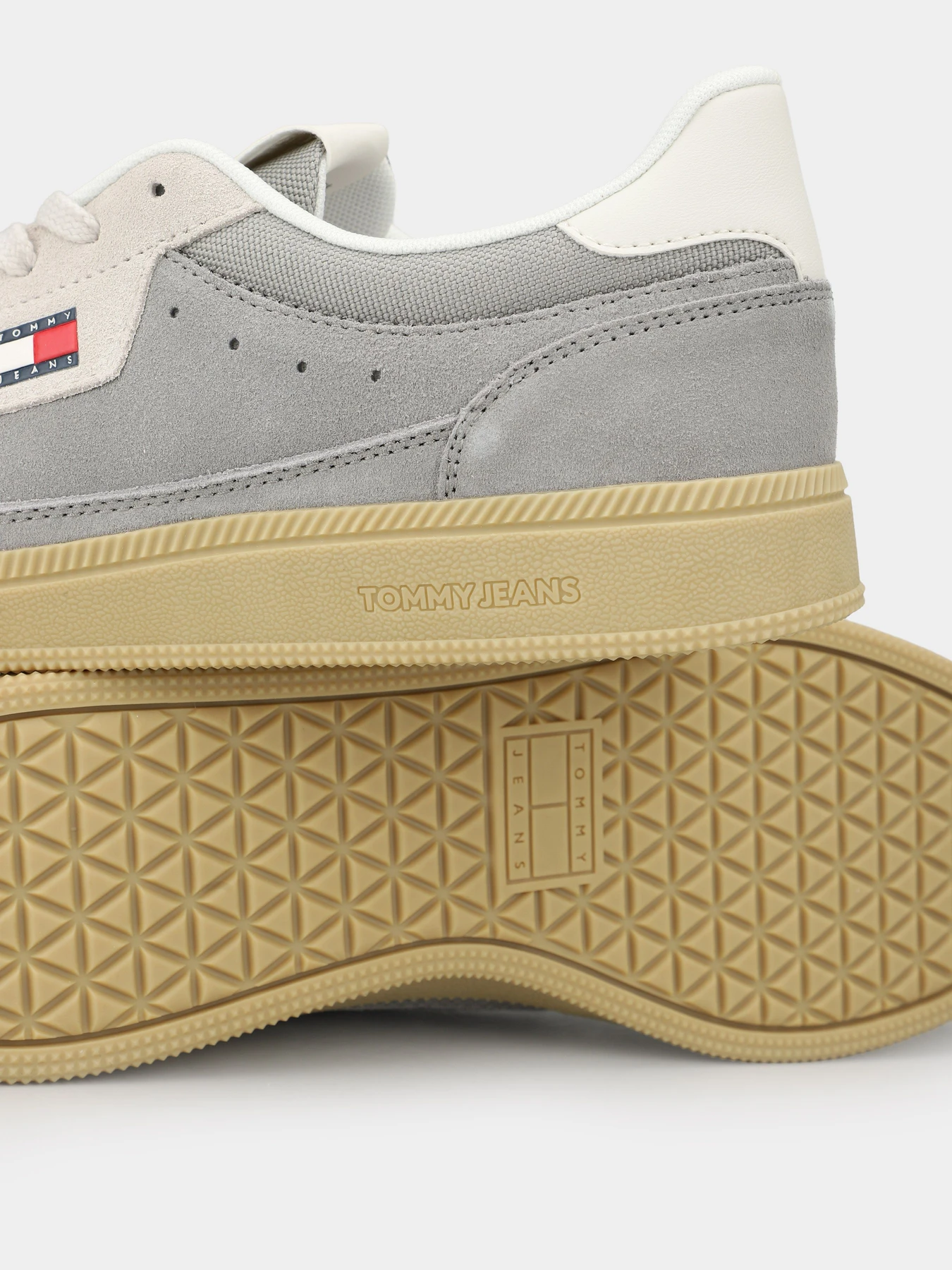 Кеды Tommy Hilfiger THE GREENWICH EDGE SUEDE модель EM0EM01683-P06 Кеды Tommy Hilfiger THE GREENWICH EDGE SUEDE модель EM0EM01683-P06 Фото