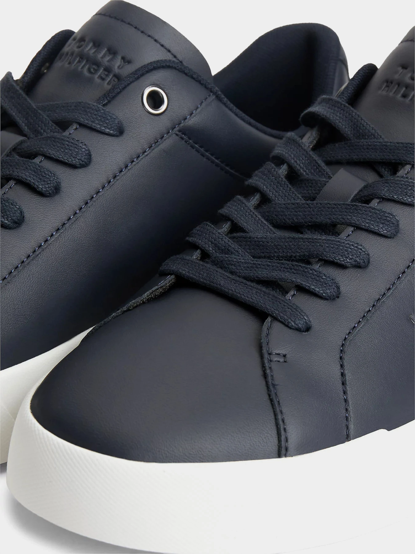 Кеды Tommy Hilfiger TH COURT PREMIUM LEATHER модель FM0FM05879-DW5 Кеды Tommy Hilfiger TH COURT PREMIUM LEATHER модель FM0FM05879-DW5 Фото