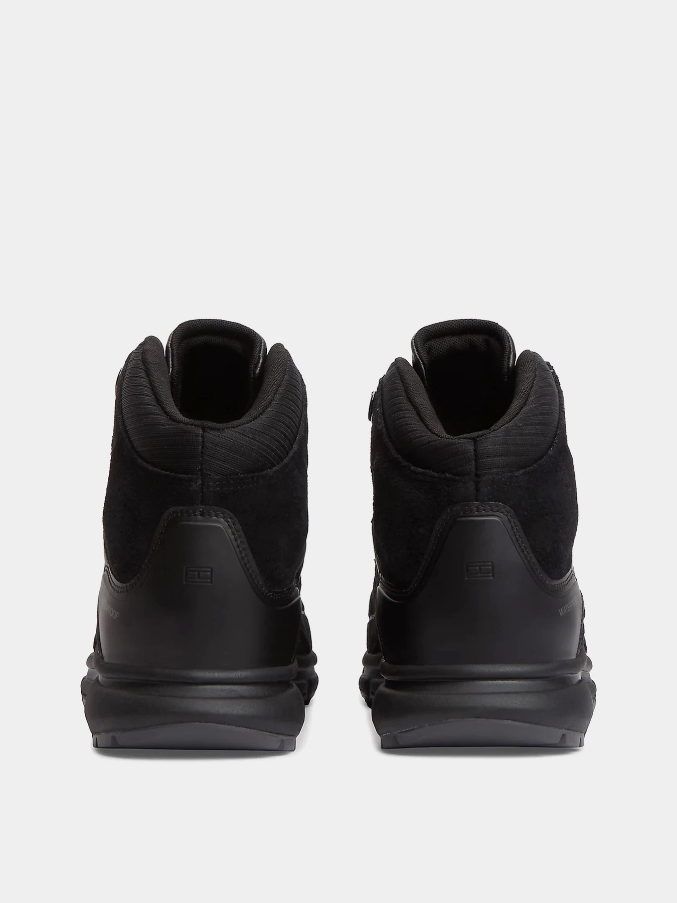 Ботинки и сапоги Tommy Hilfiger HILFIGER WP MIX CHUKKA RUNNER модель FM0FM06022-0GJ Ботинки и сапоги Tommy Hilfiger HILFIGER WP MIX CHUKKA RUNNER модель FM0FM06022-0GJ Фото