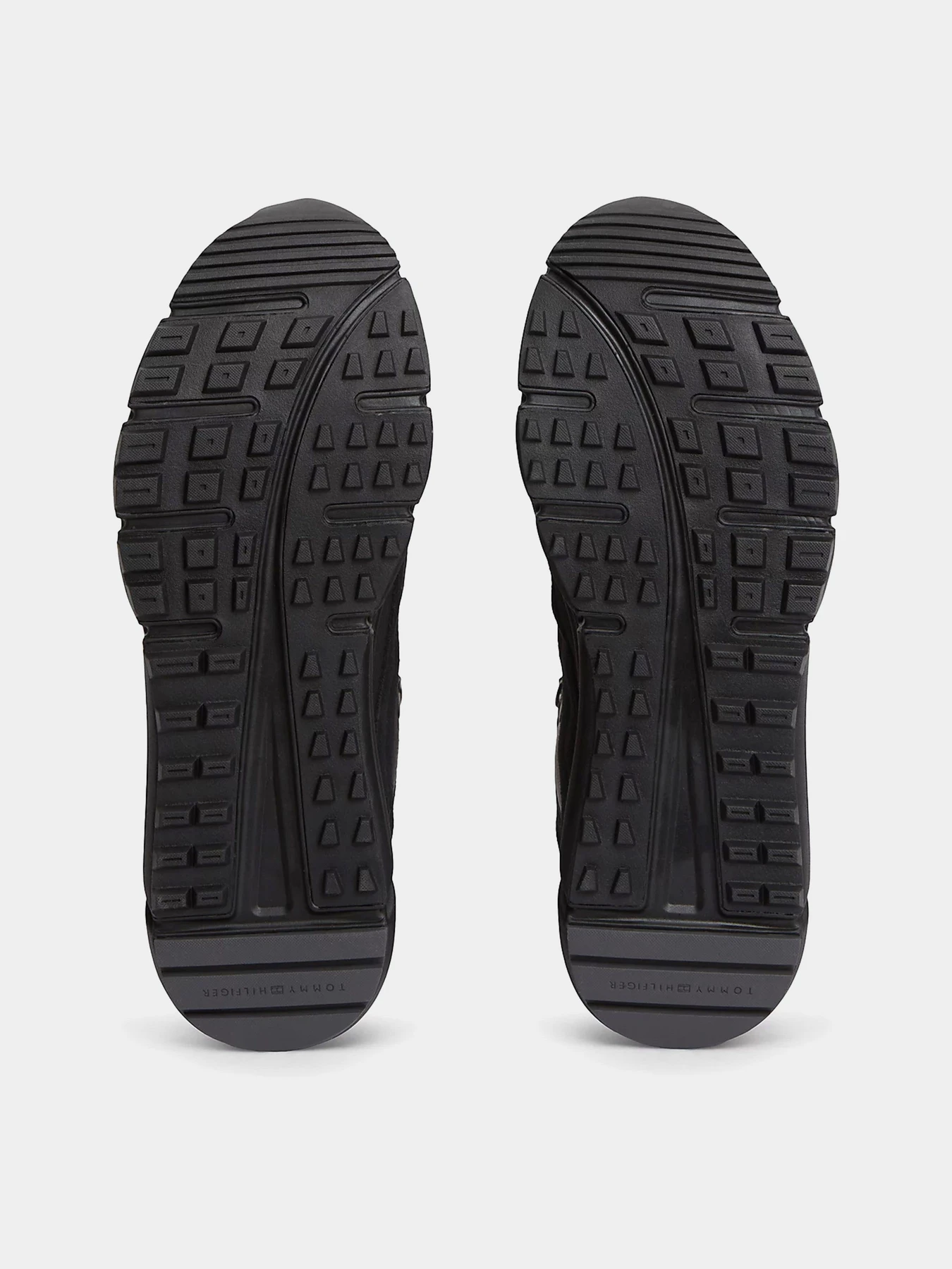 Ботинки и сапоги Tommy Hilfiger HILFIGER WP MIX CHUKKA RUNNER модель FM0FM06022-0GJ Ботинки и сапоги Tommy Hilfiger HILFIGER WP MIX CHUKKA RUNNER модель FM0FM06022-0GJ Фото