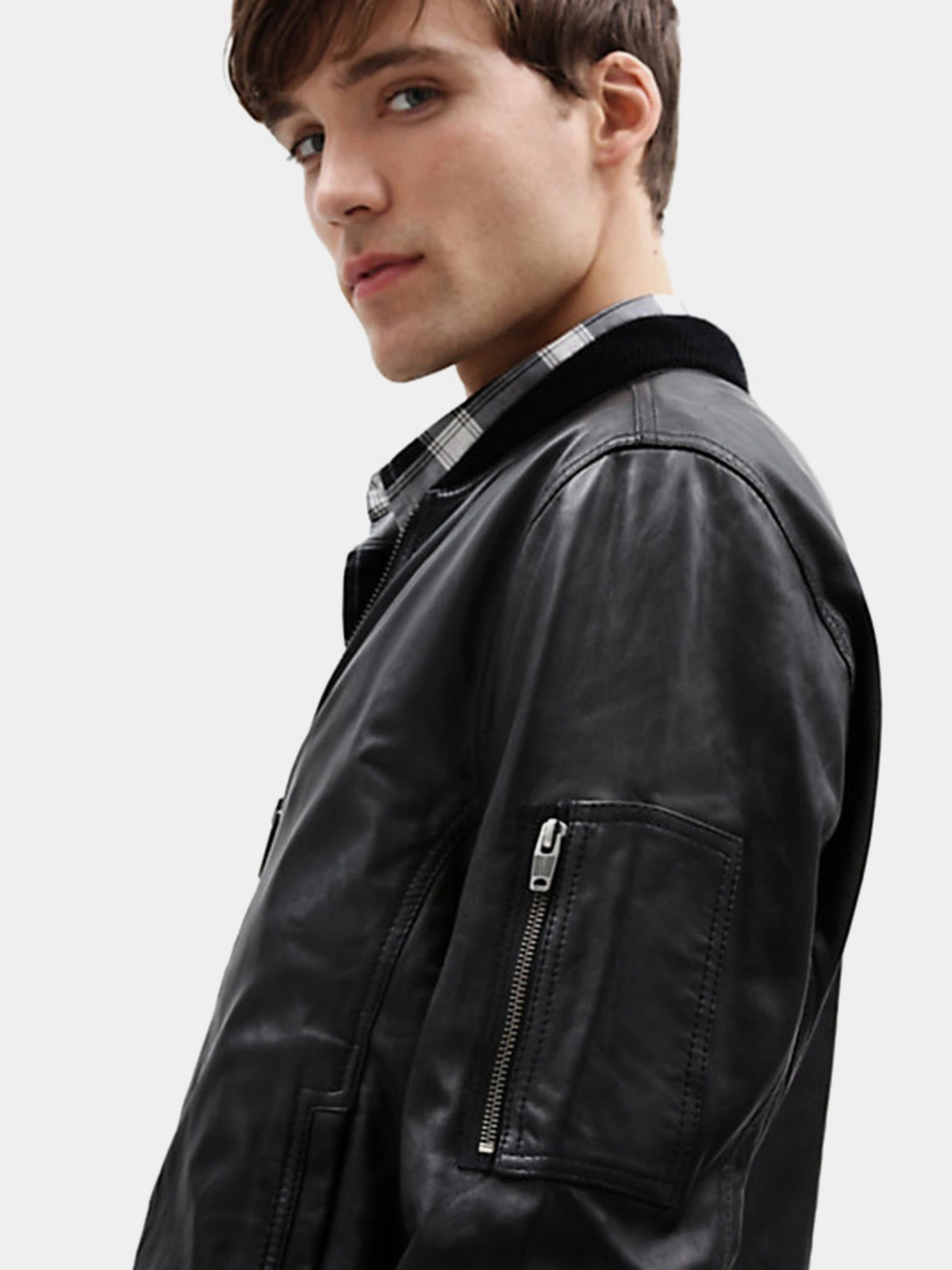 Куртки и дубленки Timberland Classic Leather Bomber модель TB0A1MYS001 Куртки и дубленки Timberland Classic Leather Bomber модель TB0A1MYS001 Фото