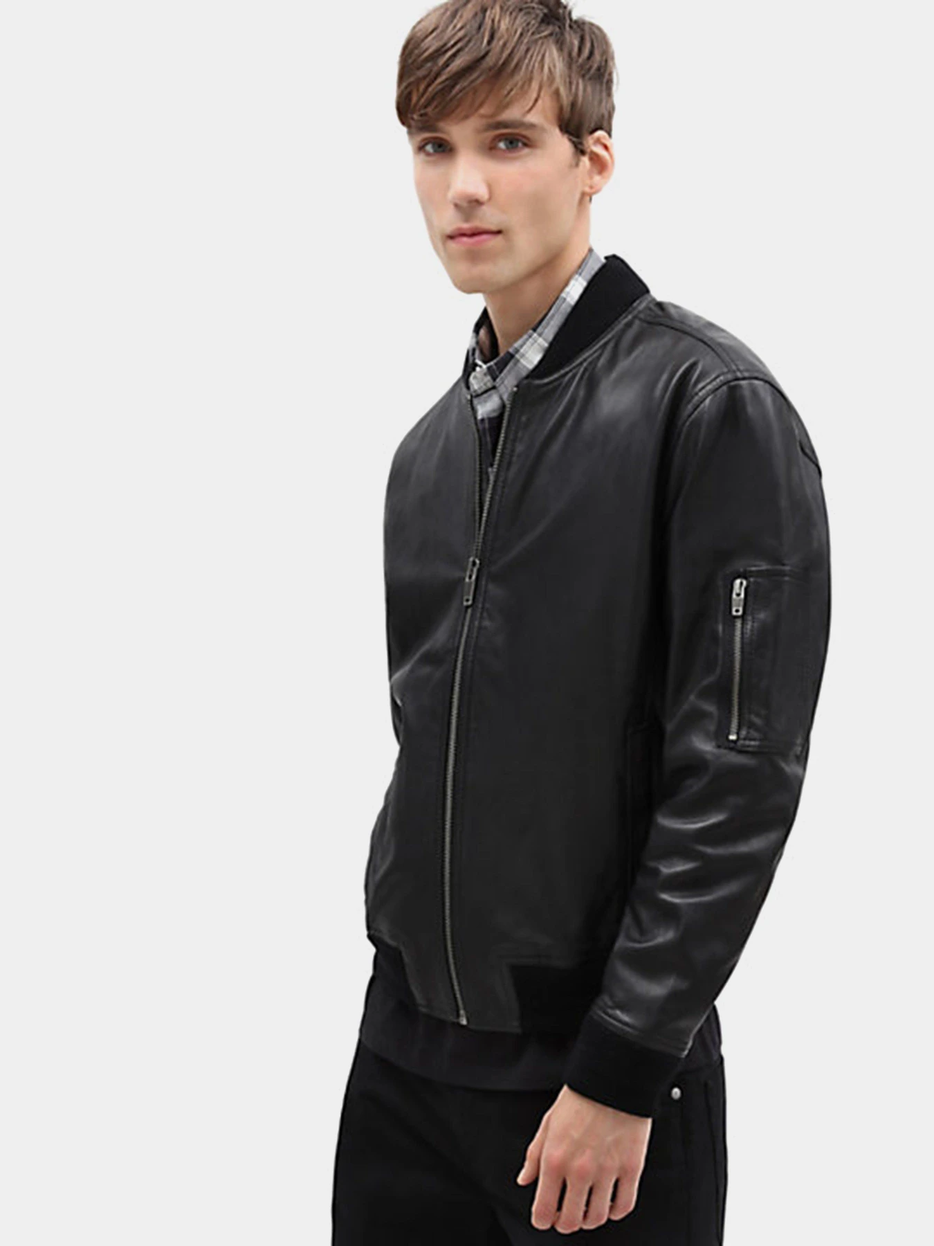 Куртки и дубленки Timberland Classic Leather Bomber модель TB0A1MYS001 Куртки и дубленки Timberland Classic Leather Bomber модель TB0A1MYS001 Фото
