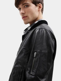 Куртки и дубленки Timberland Classic Leather Bomber модель TB0A1MYS001 Фото