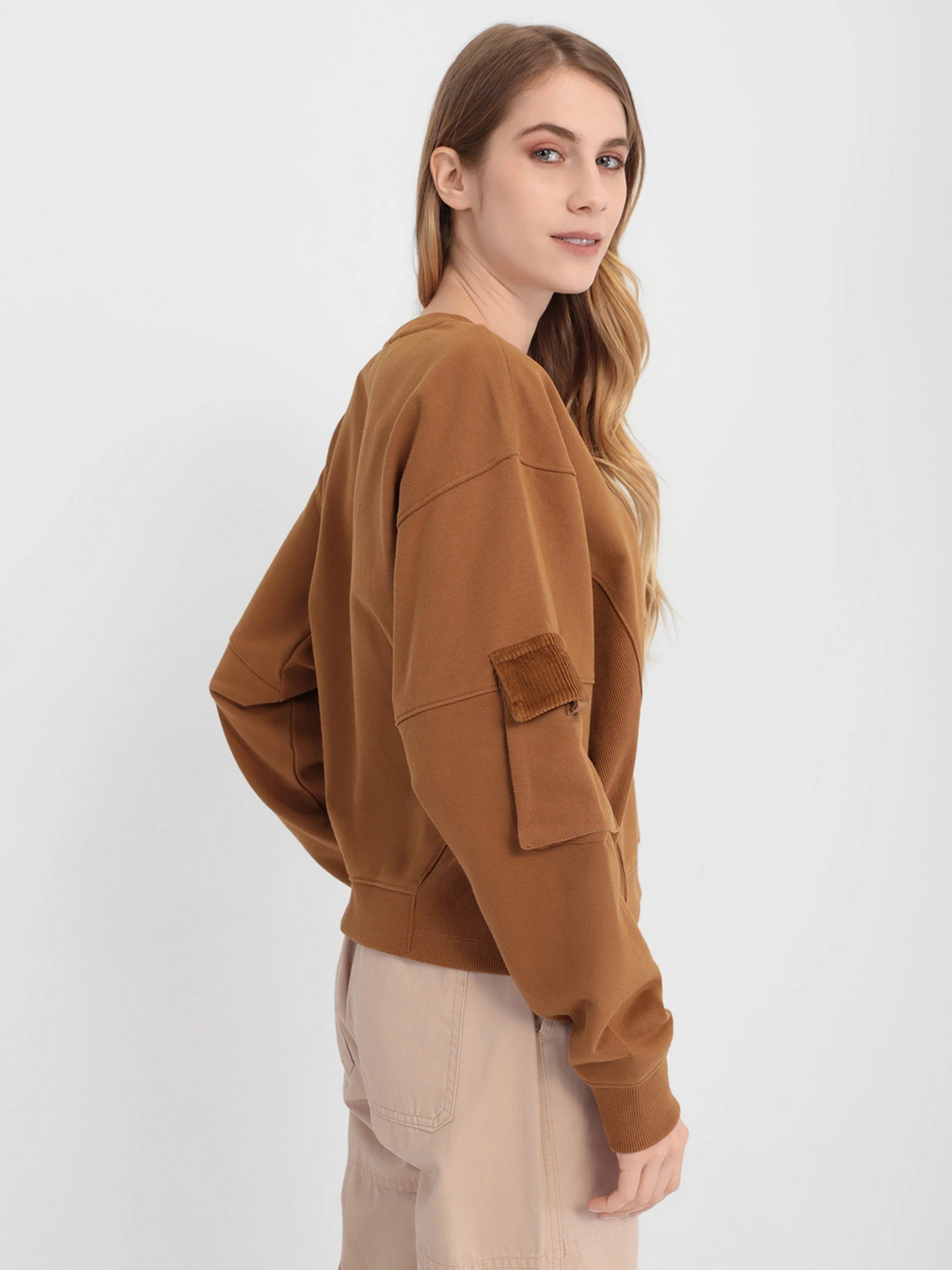 Худи и свитшоты Timberland Cropped Cargo модель TB0A23KX932 Худи и свитшоты Timberland Cropped Cargo модель TB0A23KX932 Фото