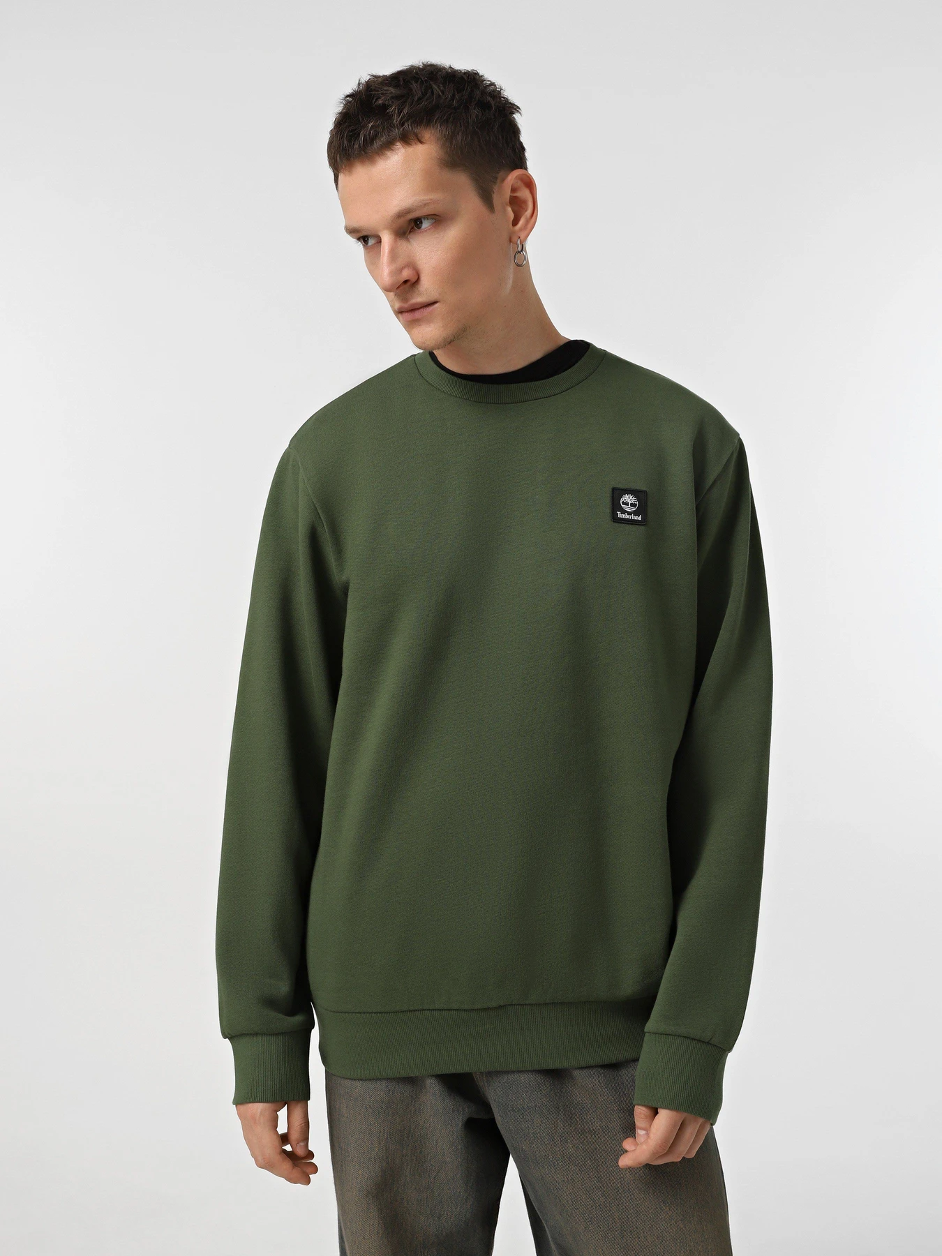 Худи и свитшоты Timberland Woven Badge Crew Neck модель TB0A6UHJEIN Худи и свитшоты Timberland Woven Badge Crew Neck модель TB0A6UHJEIN Фото