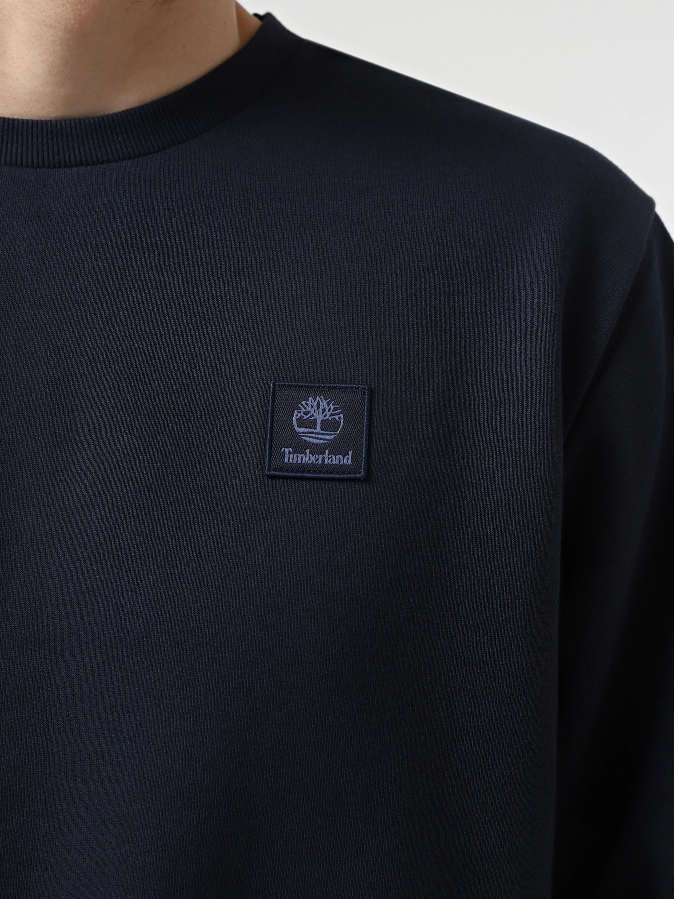 Худи и свитшоты Timberland Woven Badge Crew Neck модель TB0A6UHJ433 Фото