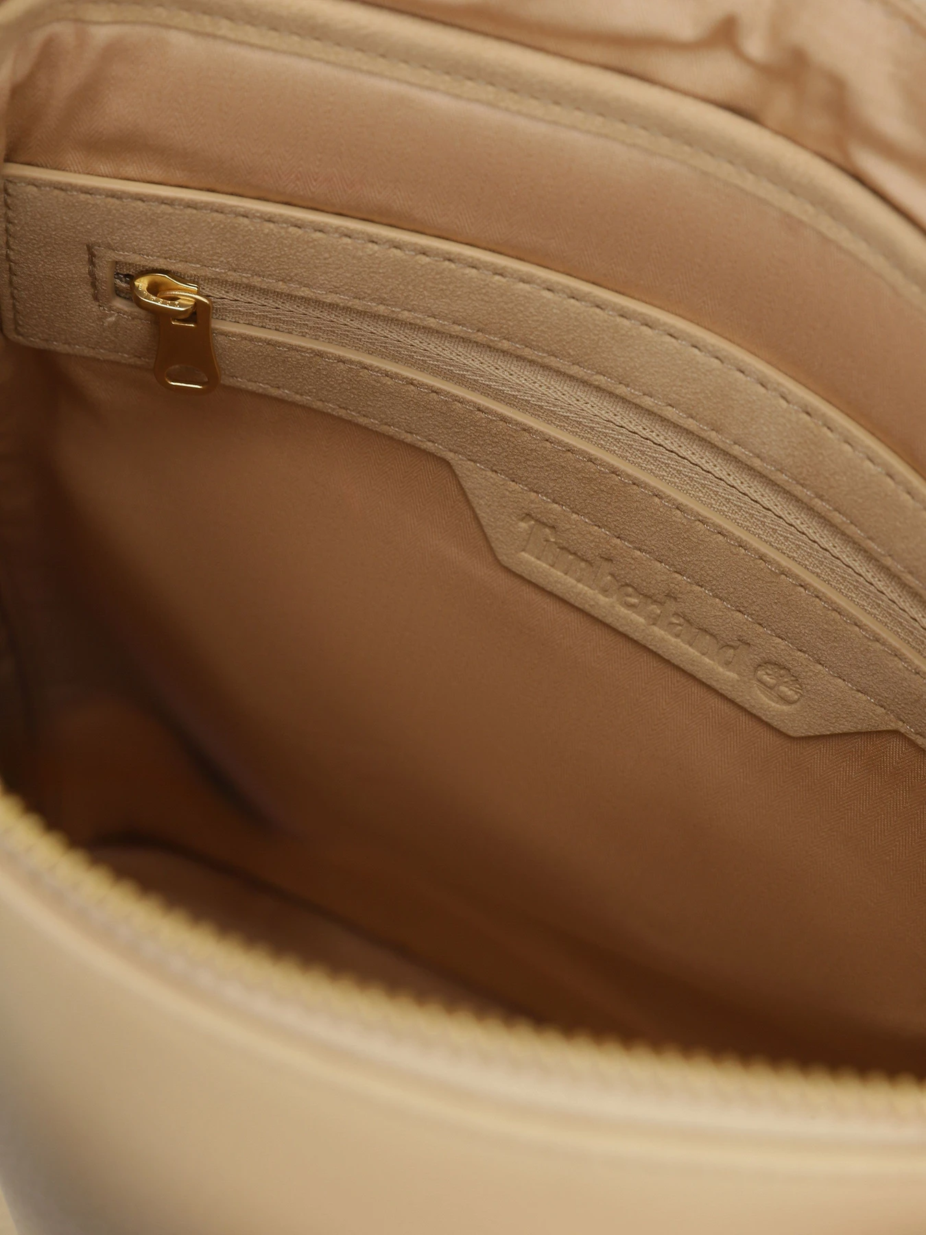 Рюкзаки Timberland Tuckerman Leather 9L модель TB0A6717Y94 Рюкзаки Timberland Tuckerman Leather 9L модель TB0A6717Y94 Фото