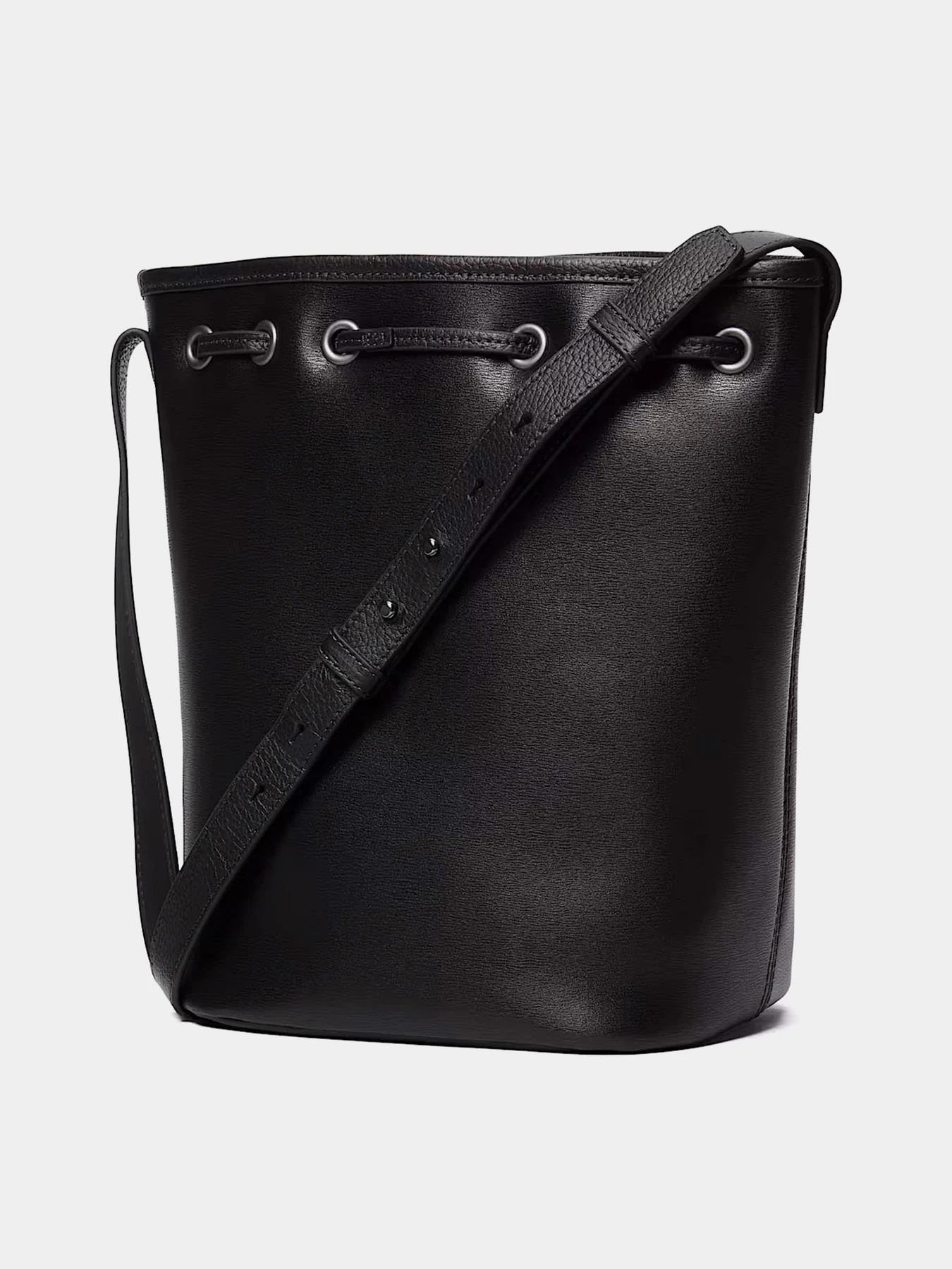 Сумки Timberland Leather Bucket 7L модель TB0A674B001 Сумки Timberland Leather Bucket 7L модель TB0A674B001 Фото