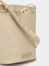 Сумки Timberland Leather Bucket Safari 7L модель TB0A674BY94 Фото