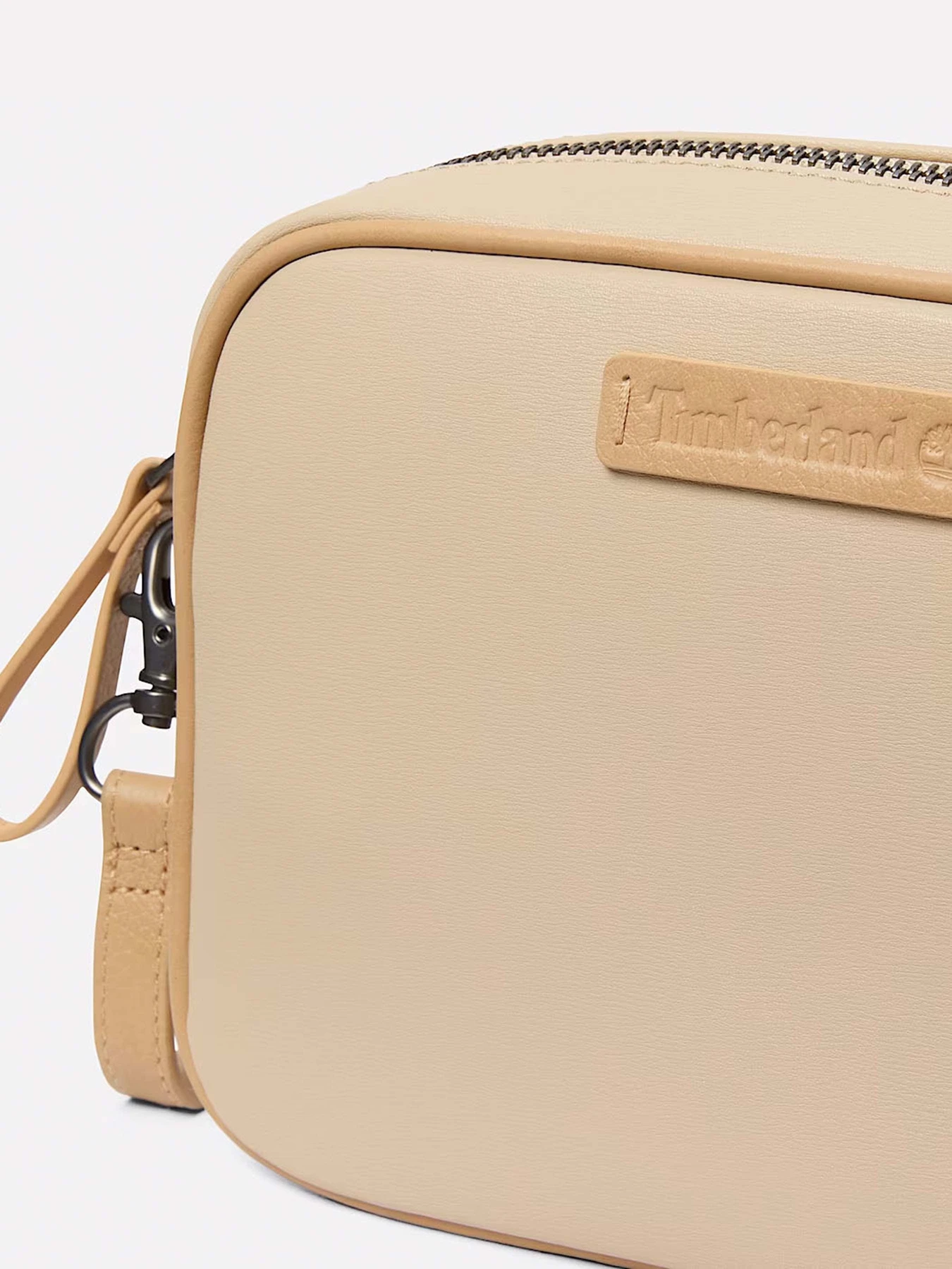 Сумки Timberland Leather 2L модель TB0A672FY94 Сумки Timberland Leather 2L модель TB0A672FY94 Фото