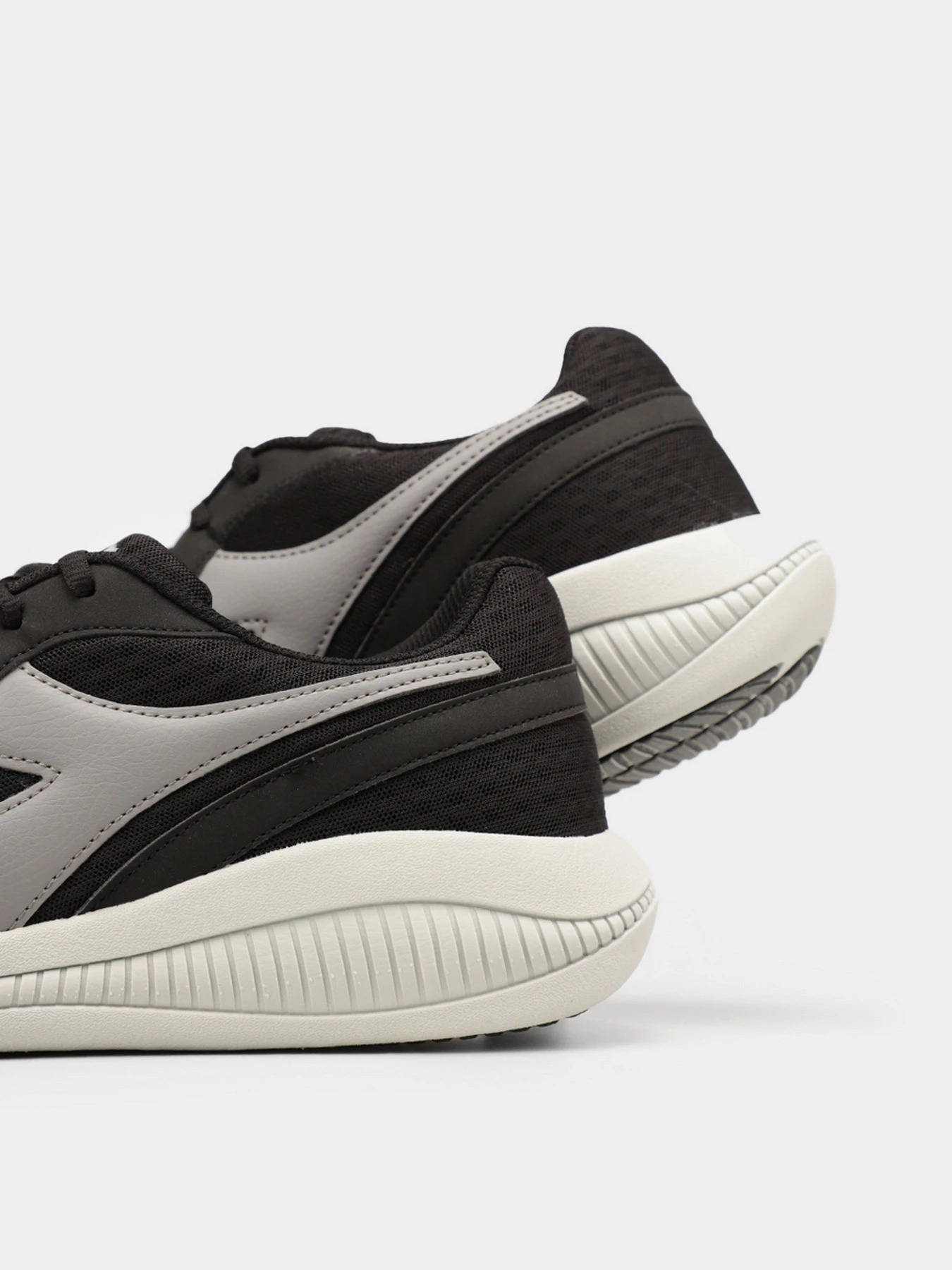 Кроссовки DIADORA EAGLE 4 модель 101.176888.C0667 Фото