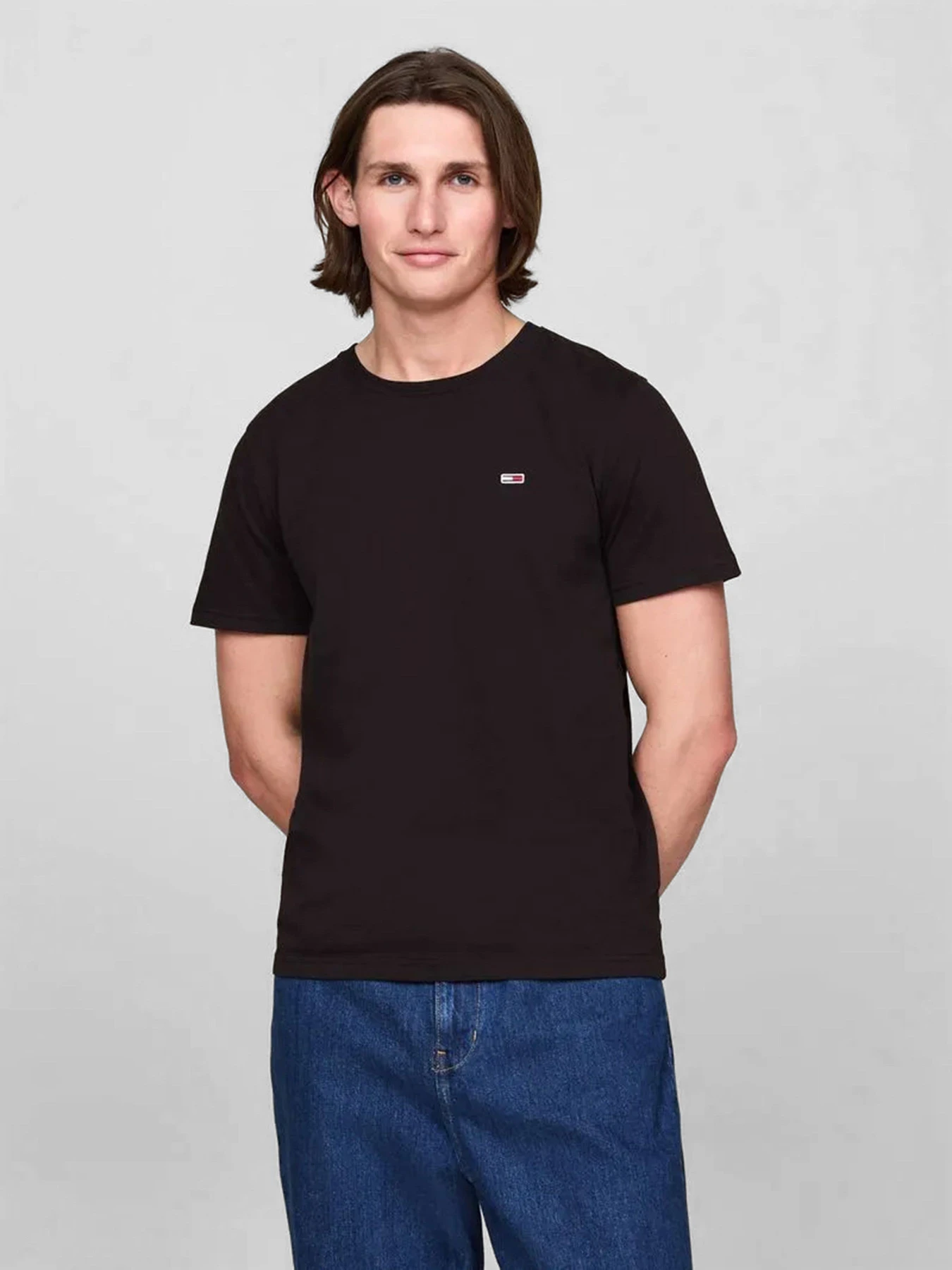 Футболки и поло Tommy Jeans модель DM0DM15381-0XR Футболки и поло Tommy Jeans модель DM0DM15381-0XR Фото