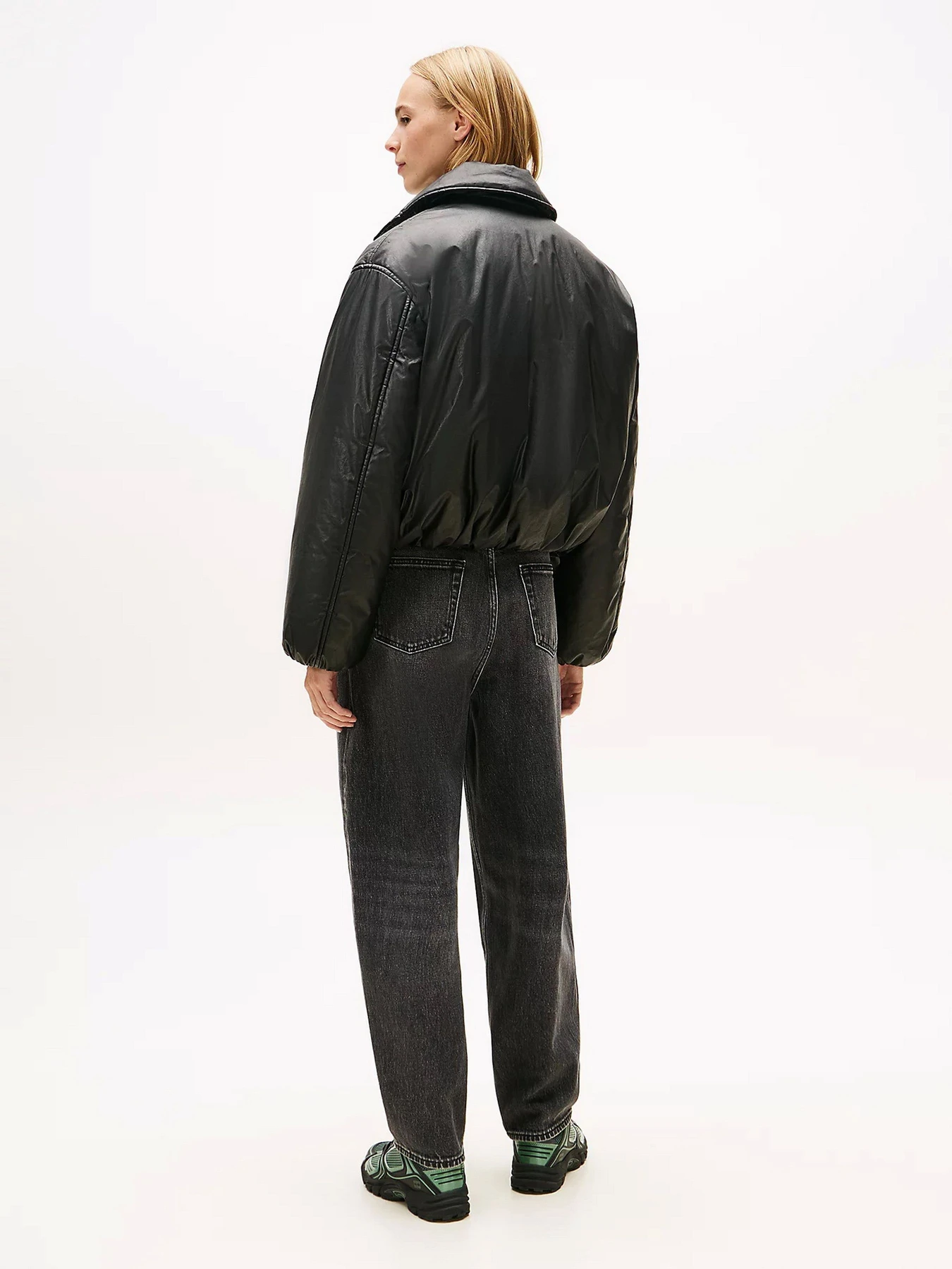 Куртки и дубленки Tommy Jeans модель DW0DW21671-BDS Фото