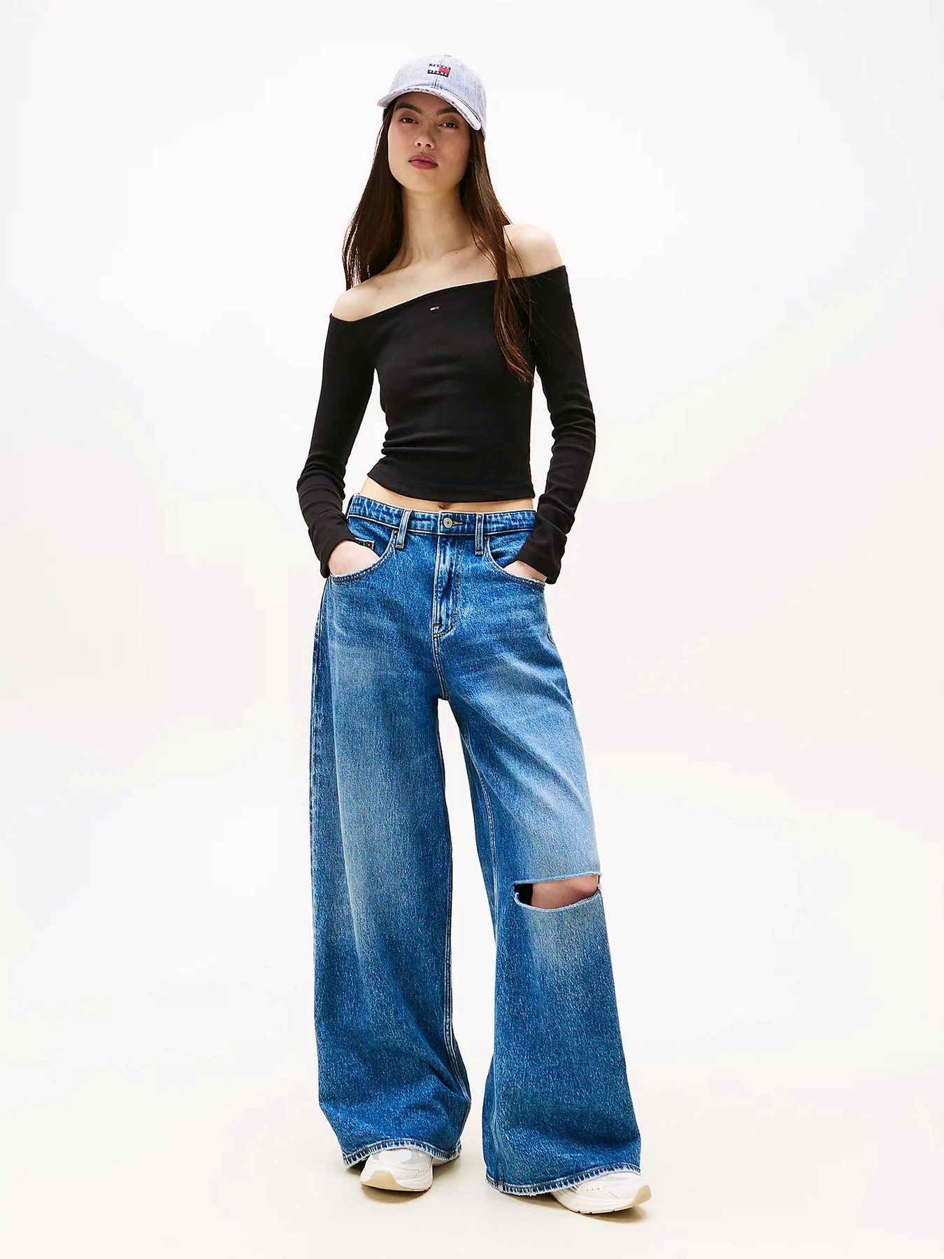 Свитры и кардиганы Tommy Jeans модель DW0DW20919-BDS Свитры и кардиганы Tommy Jeans модель DW0DW20919-BDS Фото