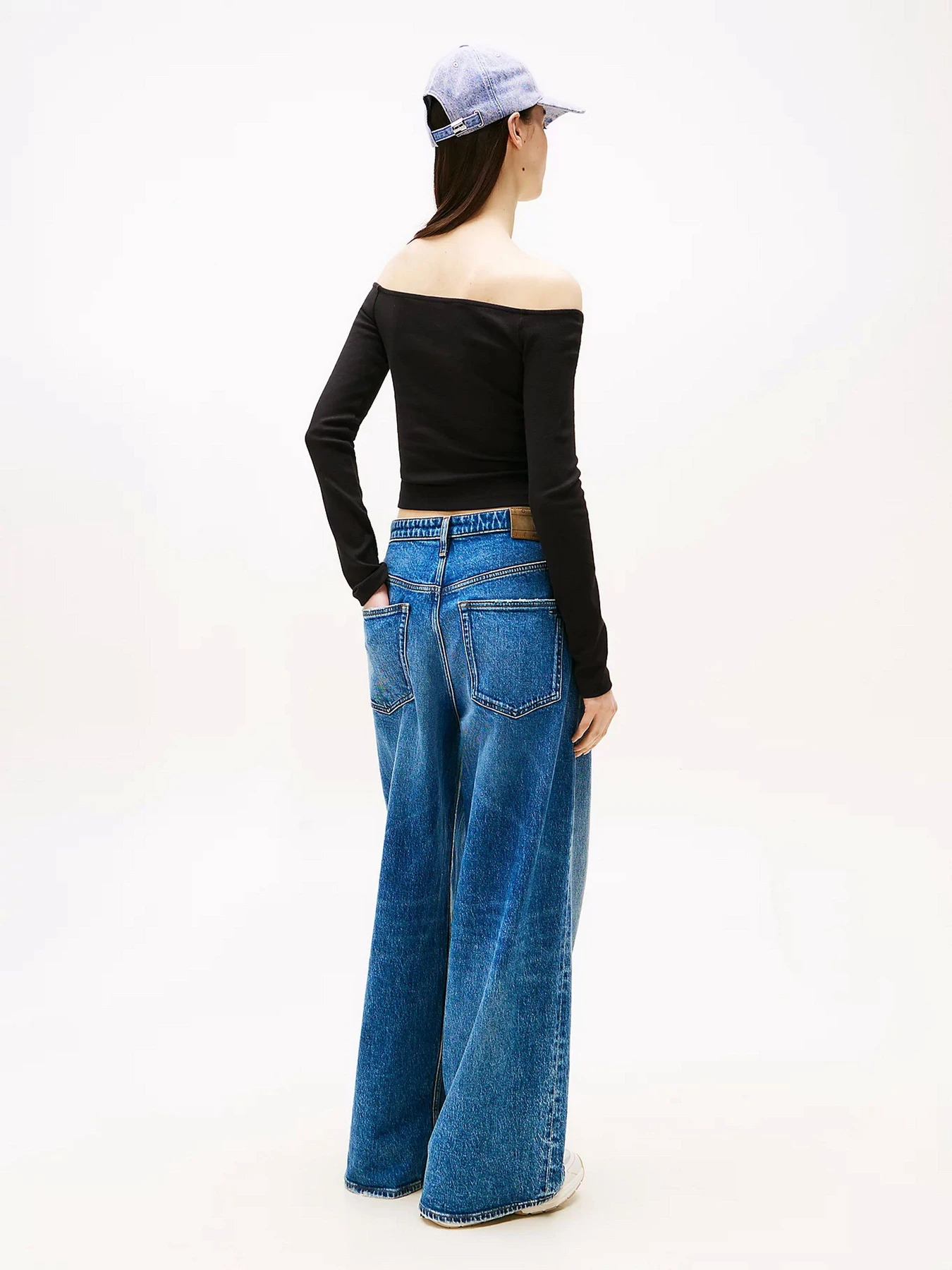 Свитры и кардиганы Tommy Jeans модель DW0DW20919-BDS Свитры и кардиганы Tommy Jeans модель DW0DW20919-BDS Фото