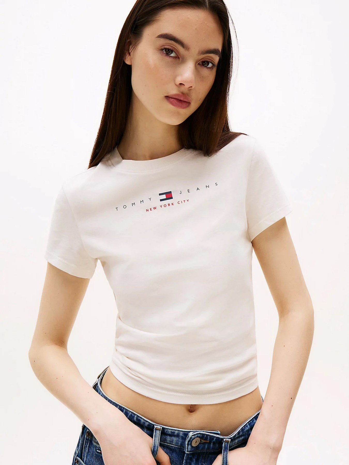 Футболки і поло Tommy Jeans модель DW0DW21422-YBH Футболки і поло Tommy Jeans модель DW0DW21422-YBH Фото