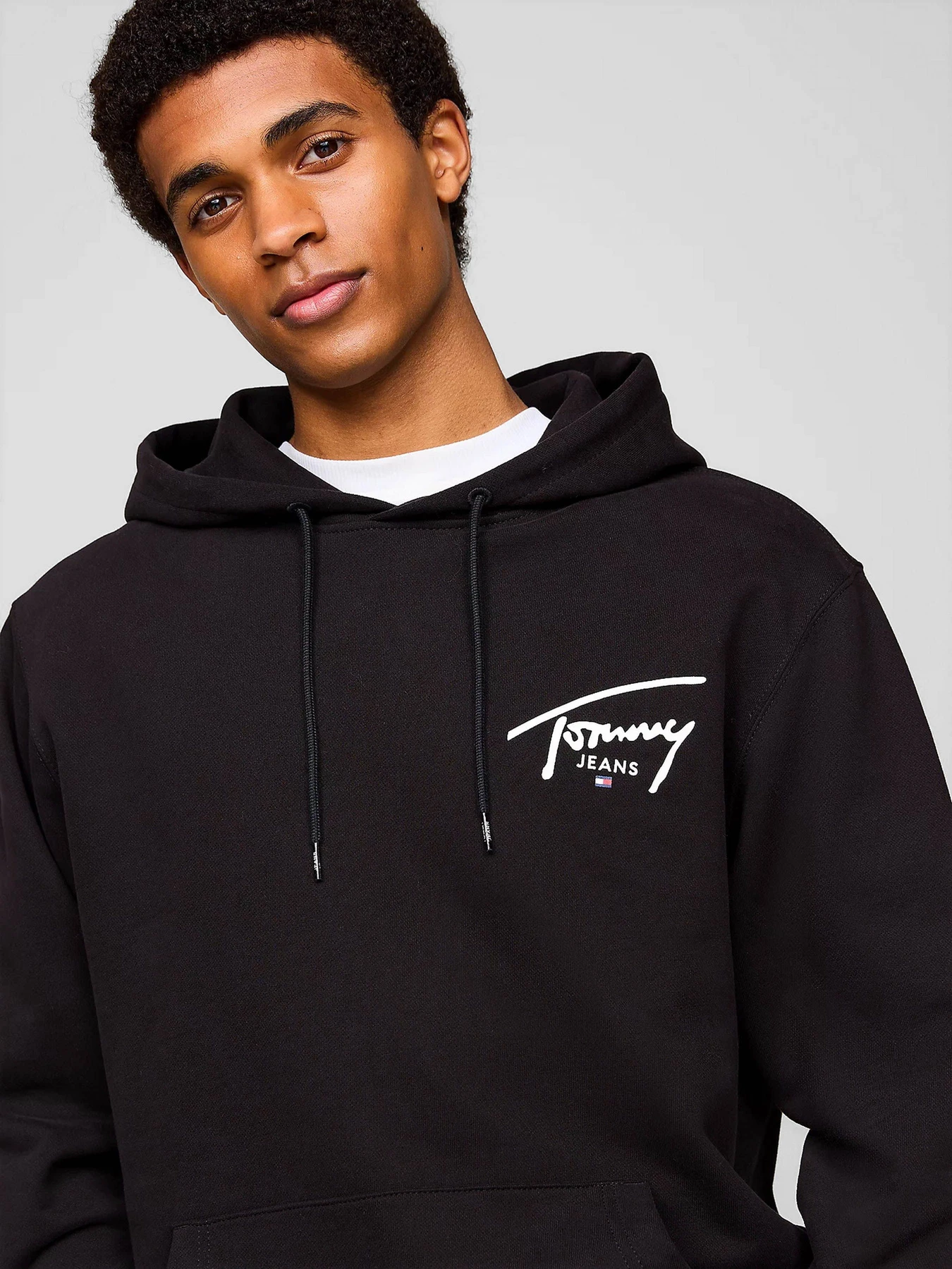 Худи и свитшоты Tommy Jeans модель DM0DM19229-BDS Худи и свитшоты Tommy Jeans модель DM0DM19229-BDS Фото