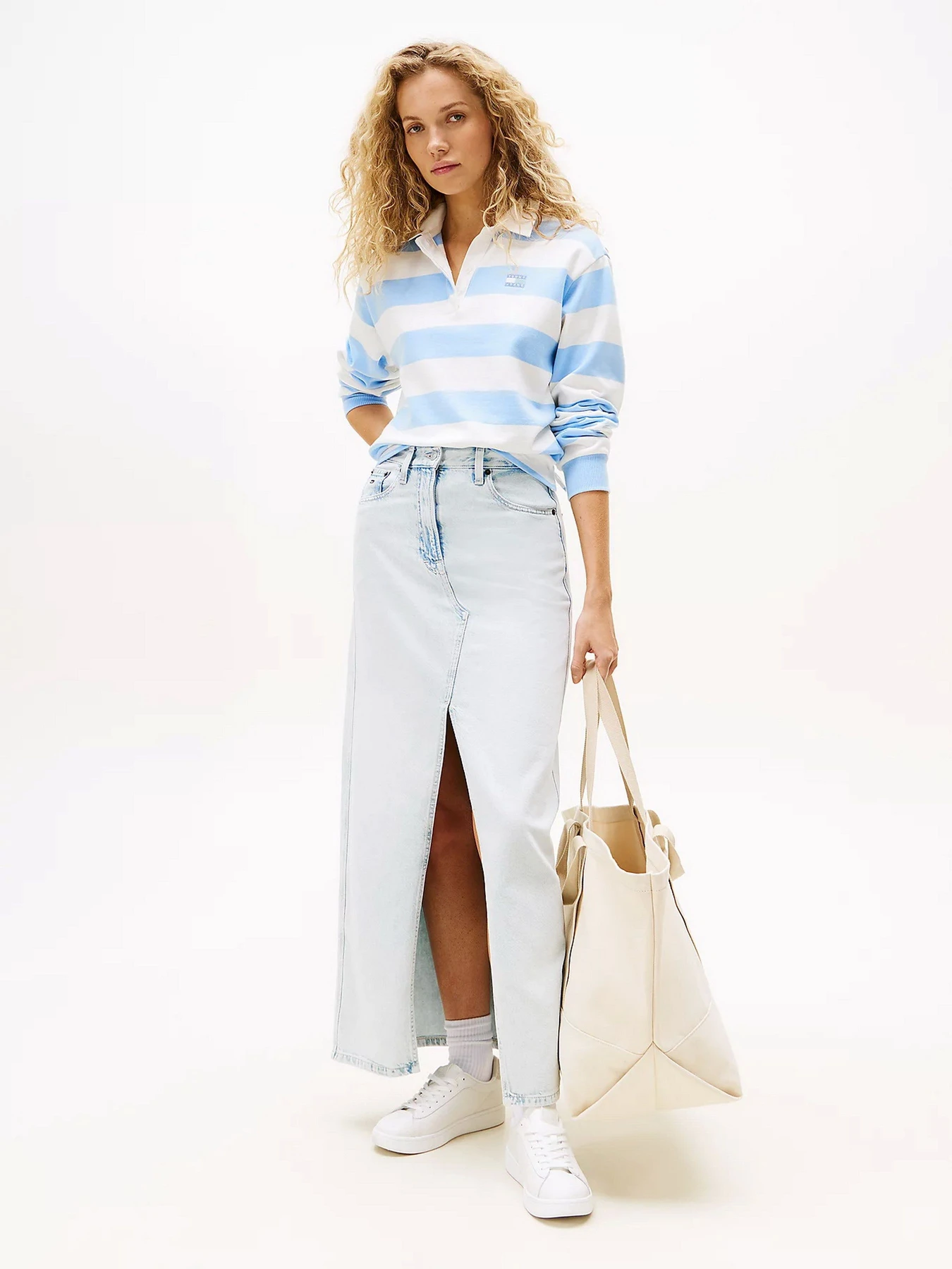 Худі та світшоти Tommy Jeans модель DW0DW20948-C1T Худі та світшоти Tommy Jeans модель DW0DW20948-C1T Фото