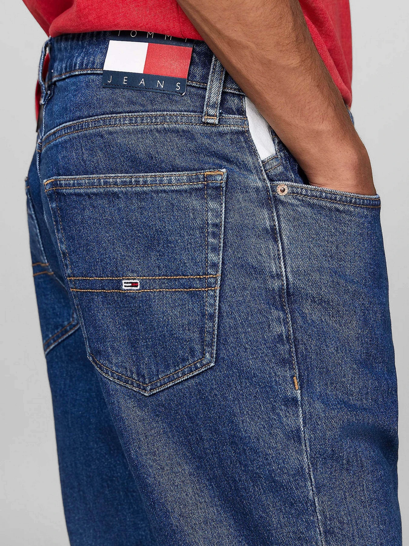 Джинсы Tommy Jeans модель DM0DM20181-1A4 Джинсы Tommy Jeans модель DM0DM20181-1A4 Фото