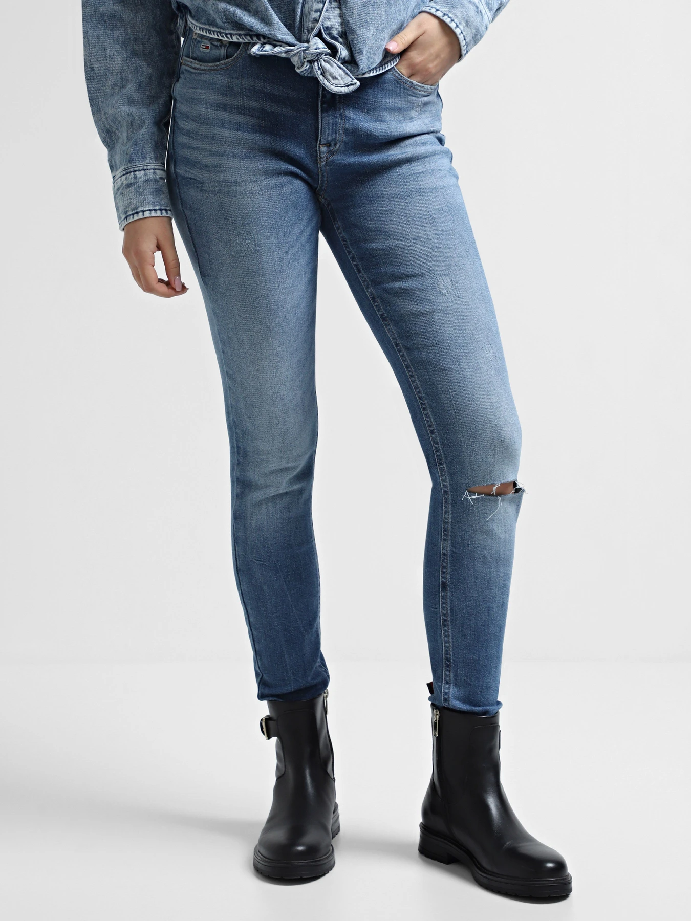 Джинсы Tommy Jeans модель DW0DW18194-1A5 Джинсы Tommy Jeans модель DW0DW18194-1A5 Фото