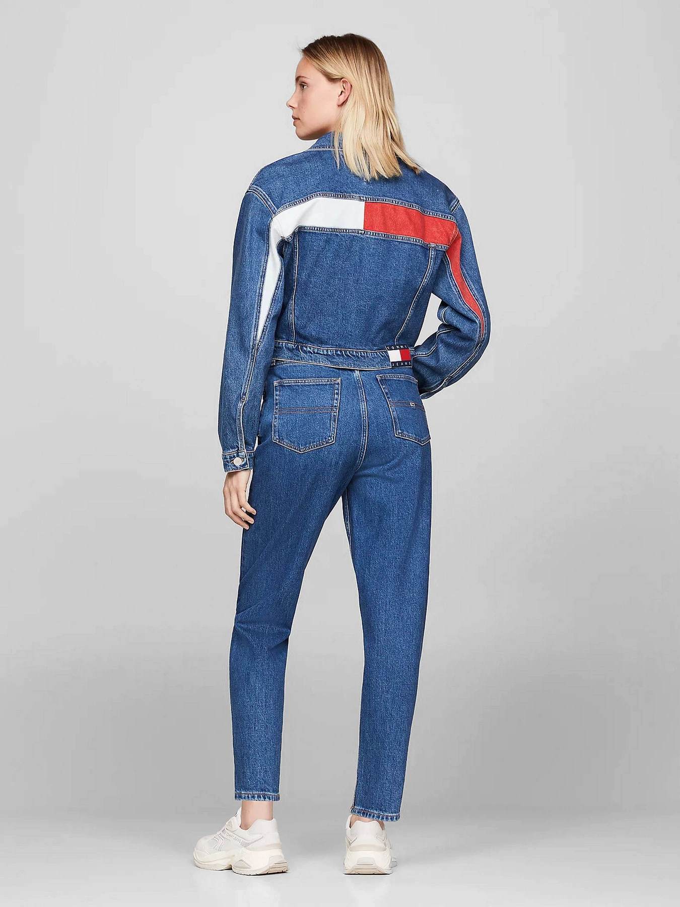 Куртки и дубленки Tommy Jeans модель DW0DW18207-1A5 Куртки и дубленки Tommy Jeans модель DW0DW18207-1A5 Фото