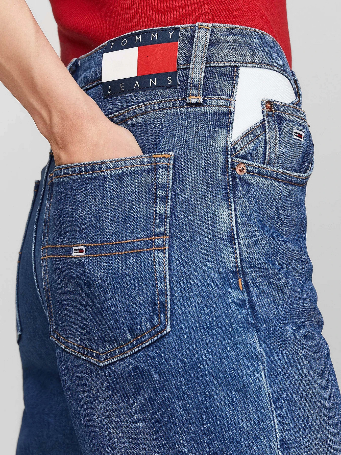 Джинсы Tommy Jeans модель DW0DW18572-1A5 Джинсы Tommy Jeans модель DW0DW18572-1A5 Фото