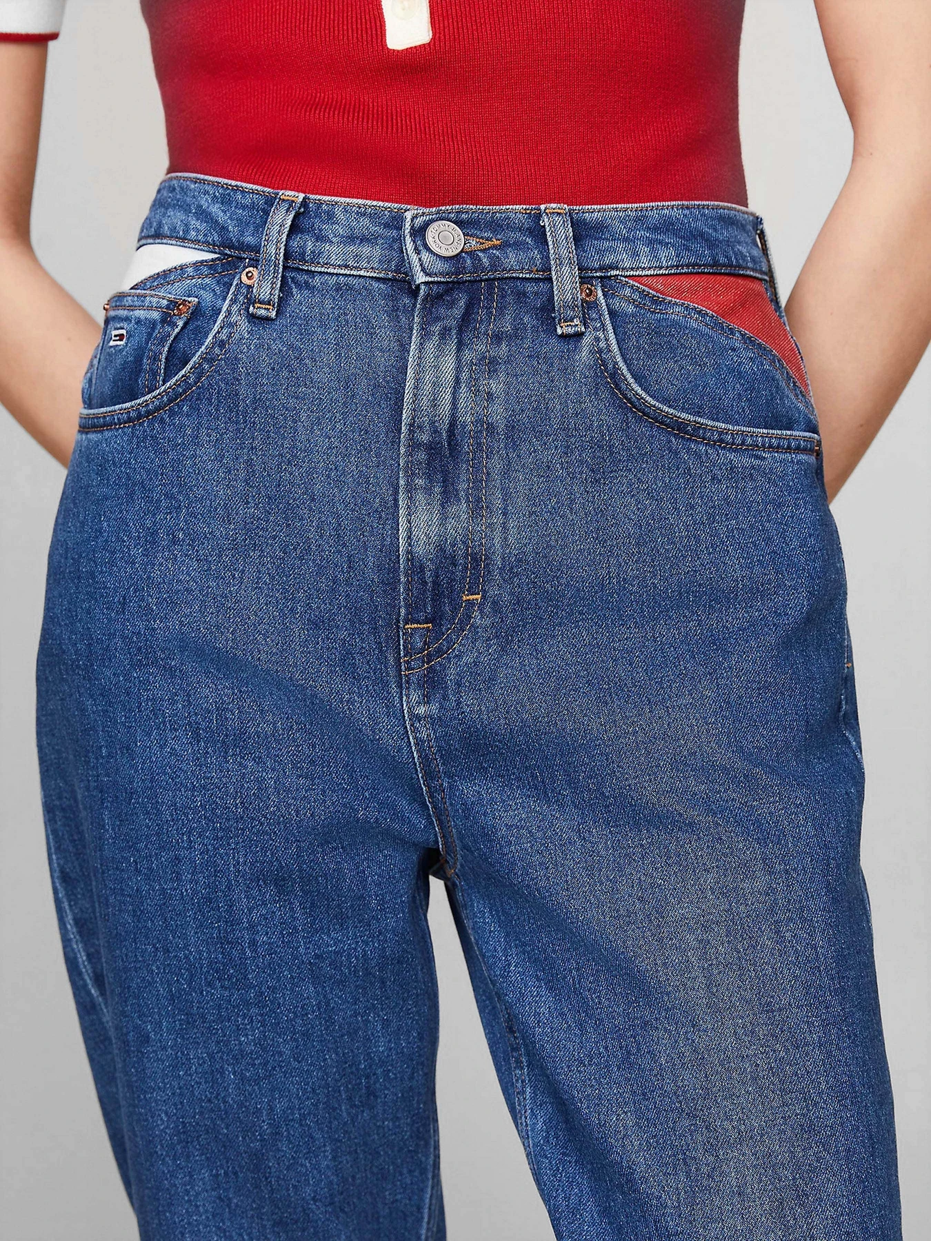 Джинсы Tommy Jeans модель DW0DW18572-1A5 Джинсы Tommy Jeans модель DW0DW18572-1A5 Фото