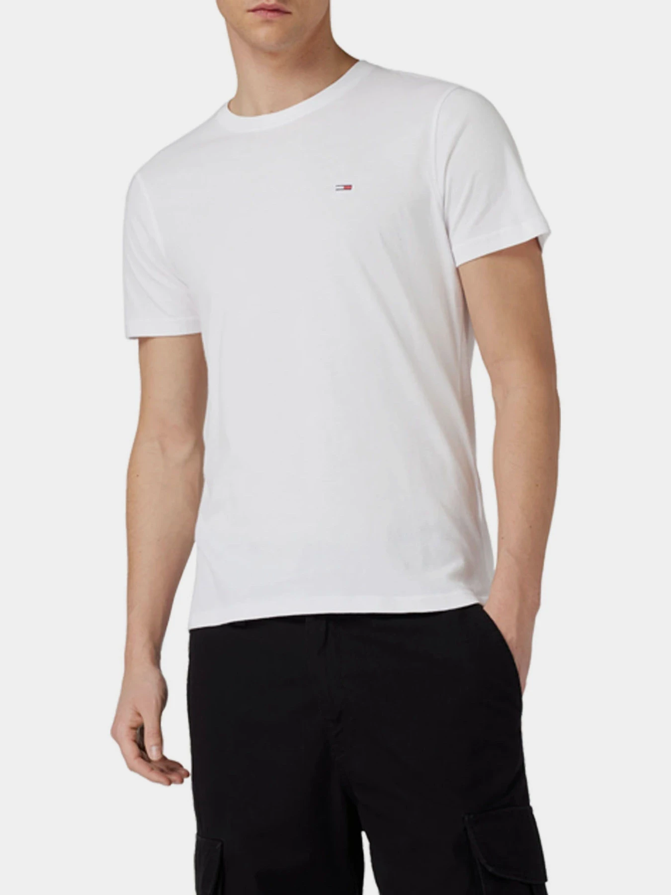 Футболки і поло Tommy Jeans модель DM0DM15381-0XV Футболки і поло Tommy Jeans модель DM0DM15381-0XV Фото