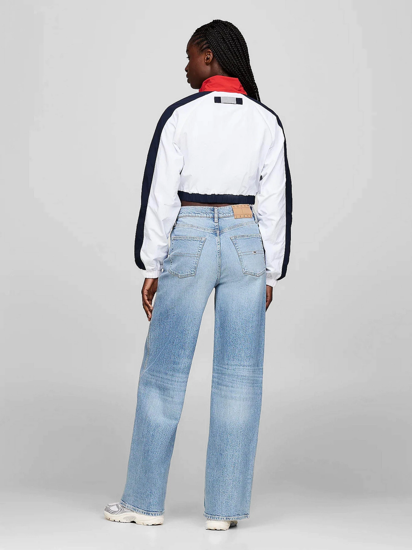 Куртки та дублянки Tommy Jeans модель DW0DW18628-YBR Куртки та дублянки Tommy Jeans модель DW0DW18628-YBR Фото
