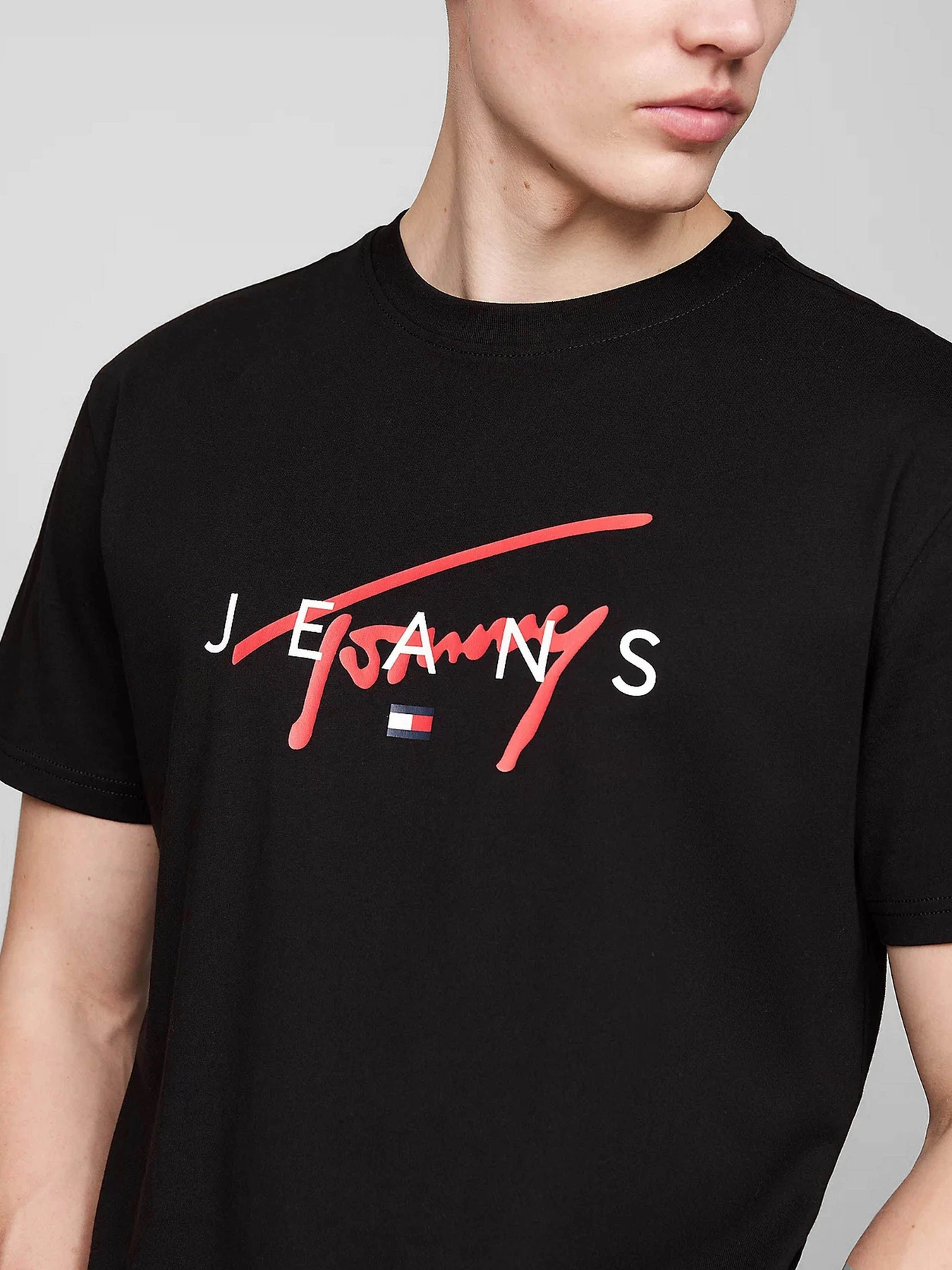 Футболки и поло Tommy Jeans модель DM0DM19683-BDS Футболки и поло Tommy Jeans модель DM0DM19683-BDS Фото