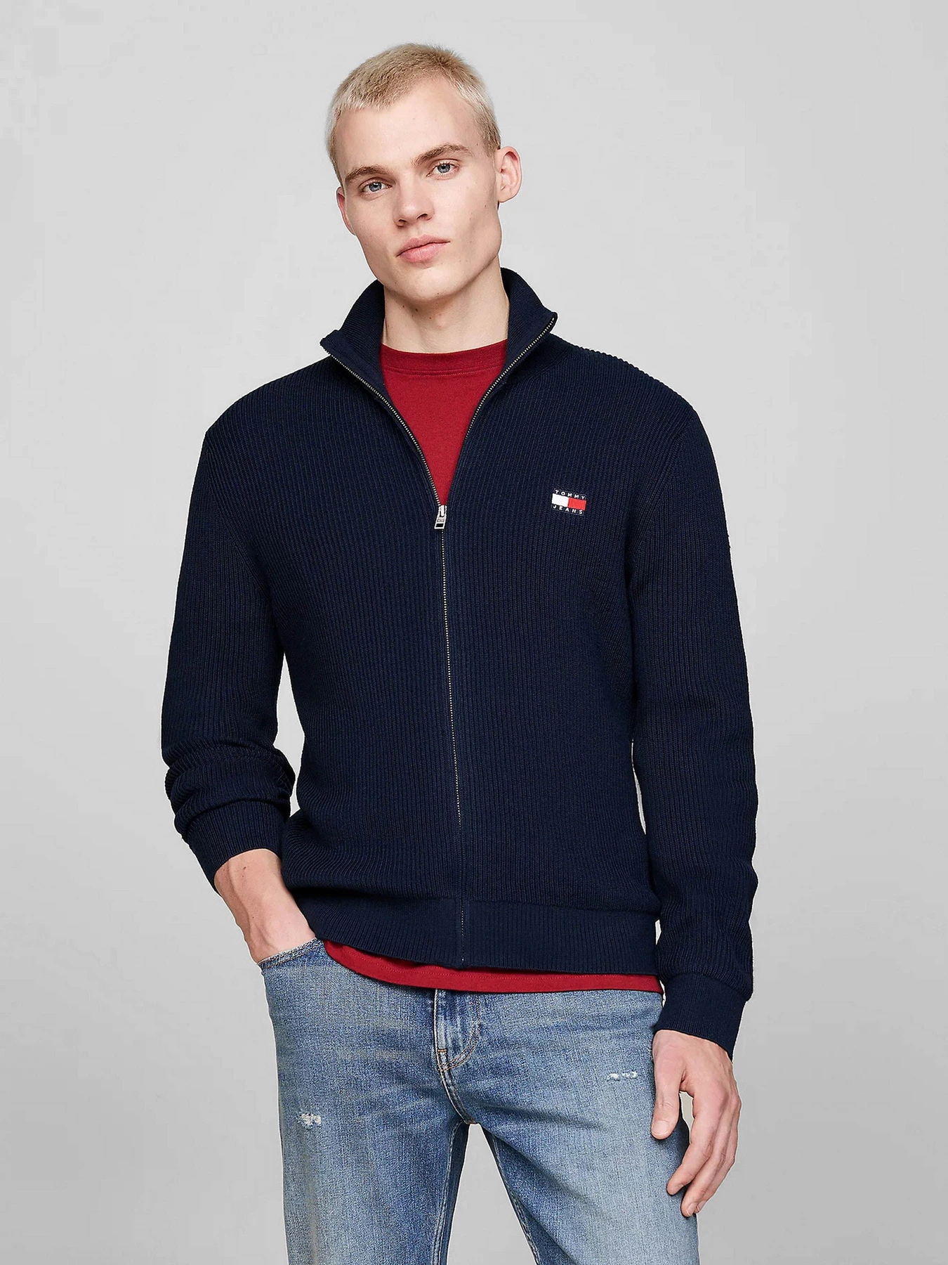 Худи и свитшоты Tommy Jeans модель DM0DM19435-C1G Худи и свитшоты Tommy Jeans модель DM0DM19435-C1G Фото
