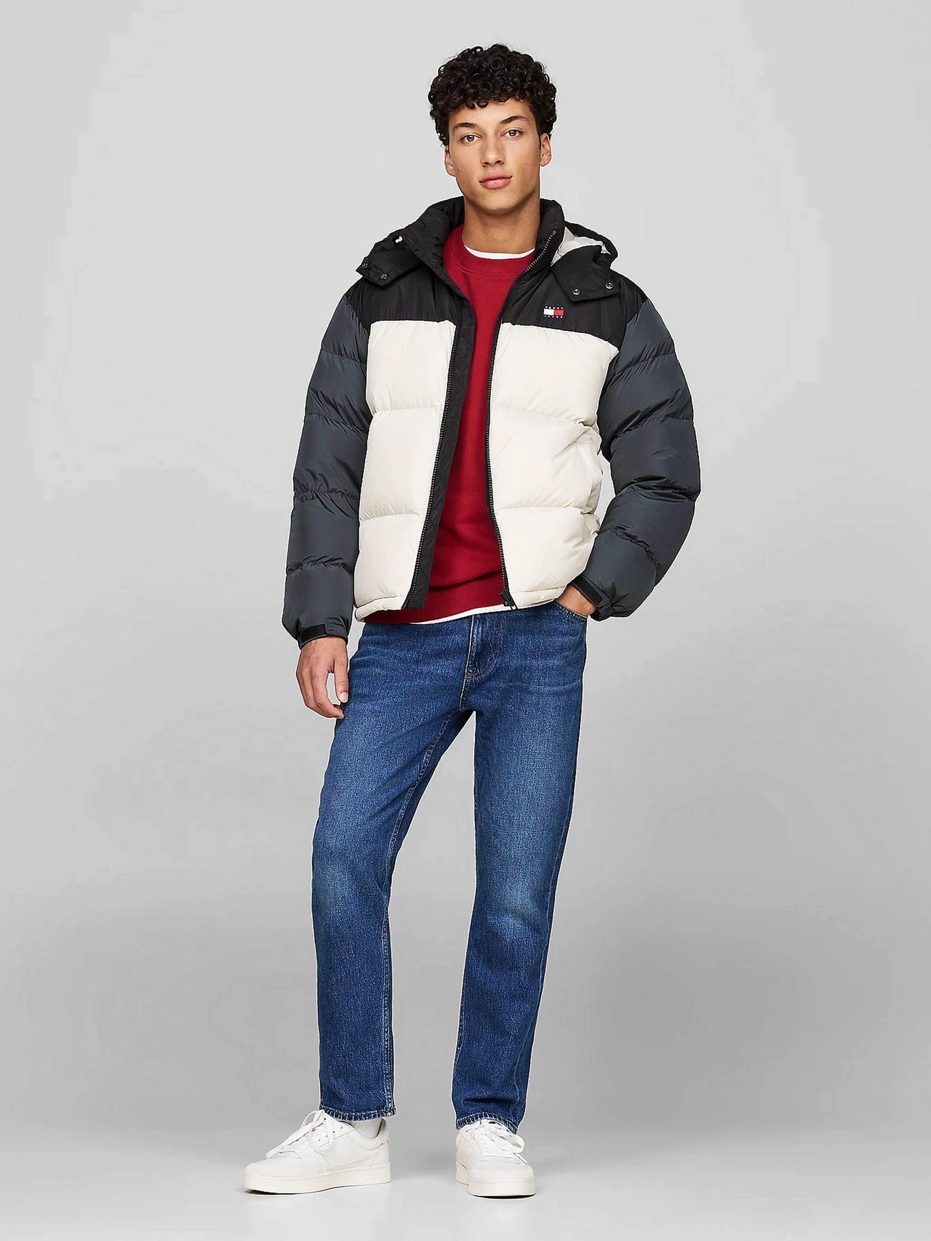 Куртки и дубленки Tommy Jeans модель DM0DM19639-ACG Куртки и дубленки Tommy Jeans модель DM0DM19639-ACG Фото
