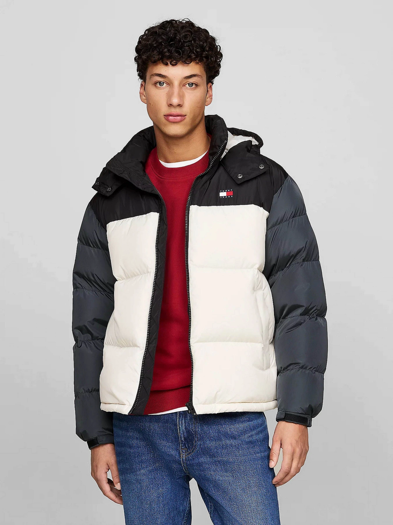 Куртки и дубленки Tommy Jeans модель DM0DM19639-ACG Куртки и дубленки Tommy Jeans модель DM0DM19639-ACG Фото