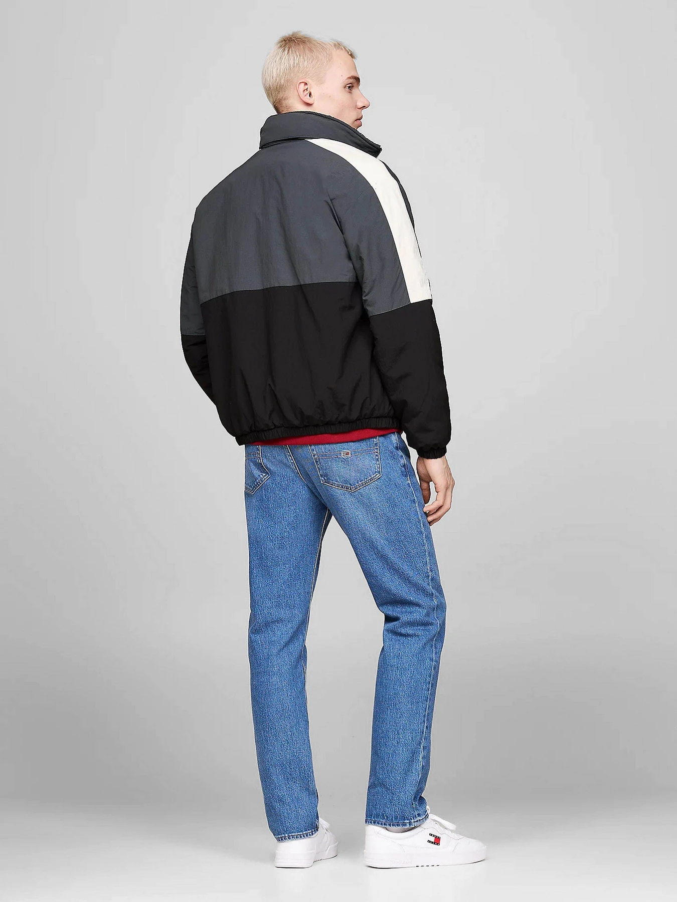Куртки и дубленки Tommy Jeans модель DM0DM20462-BDS Куртки и дубленки Tommy Jeans модель DM0DM20462-BDS Фото